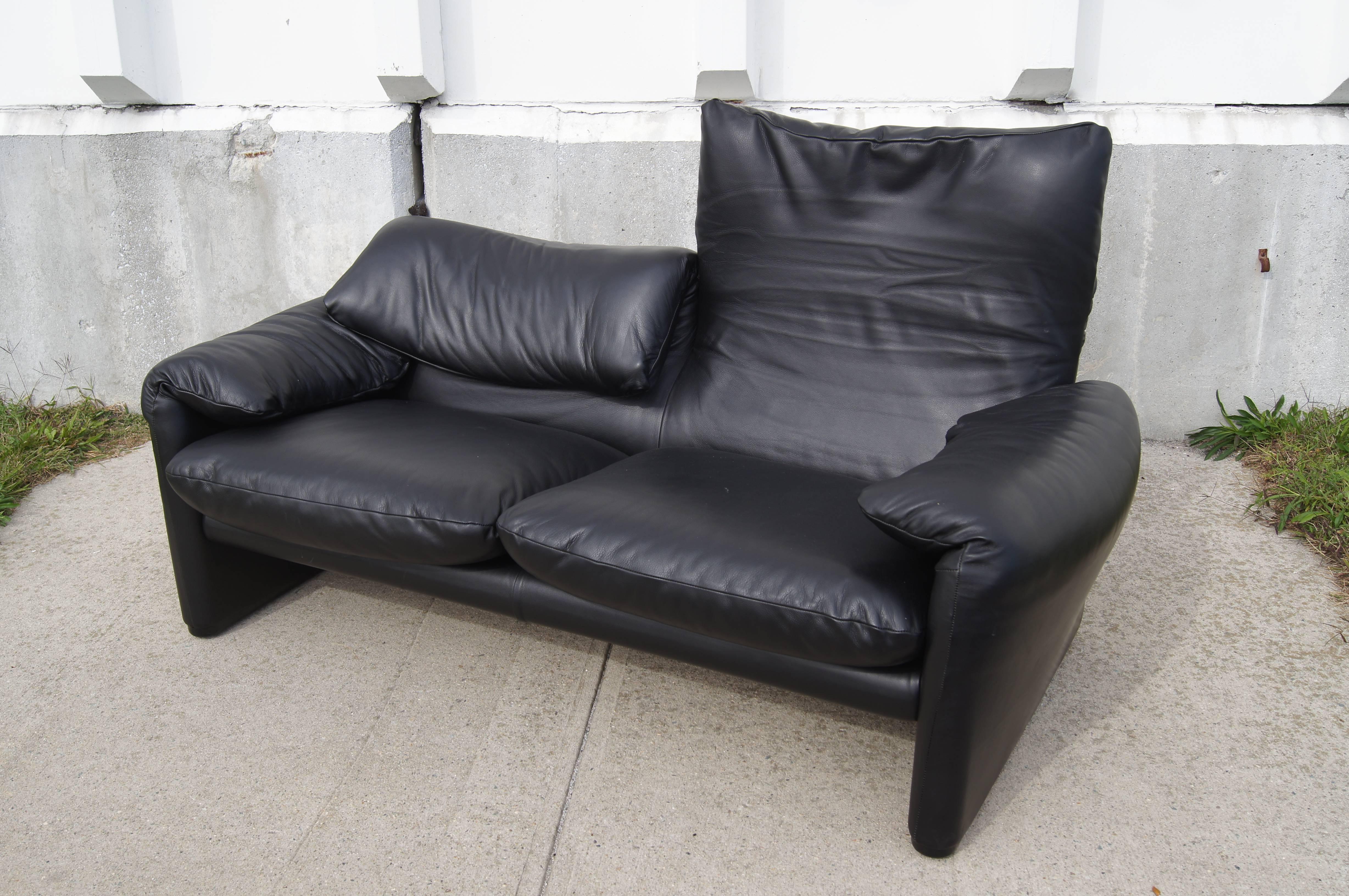 Modern Leather Two-Seat Maralunga Sofa by Vico Magistretti for Cassina