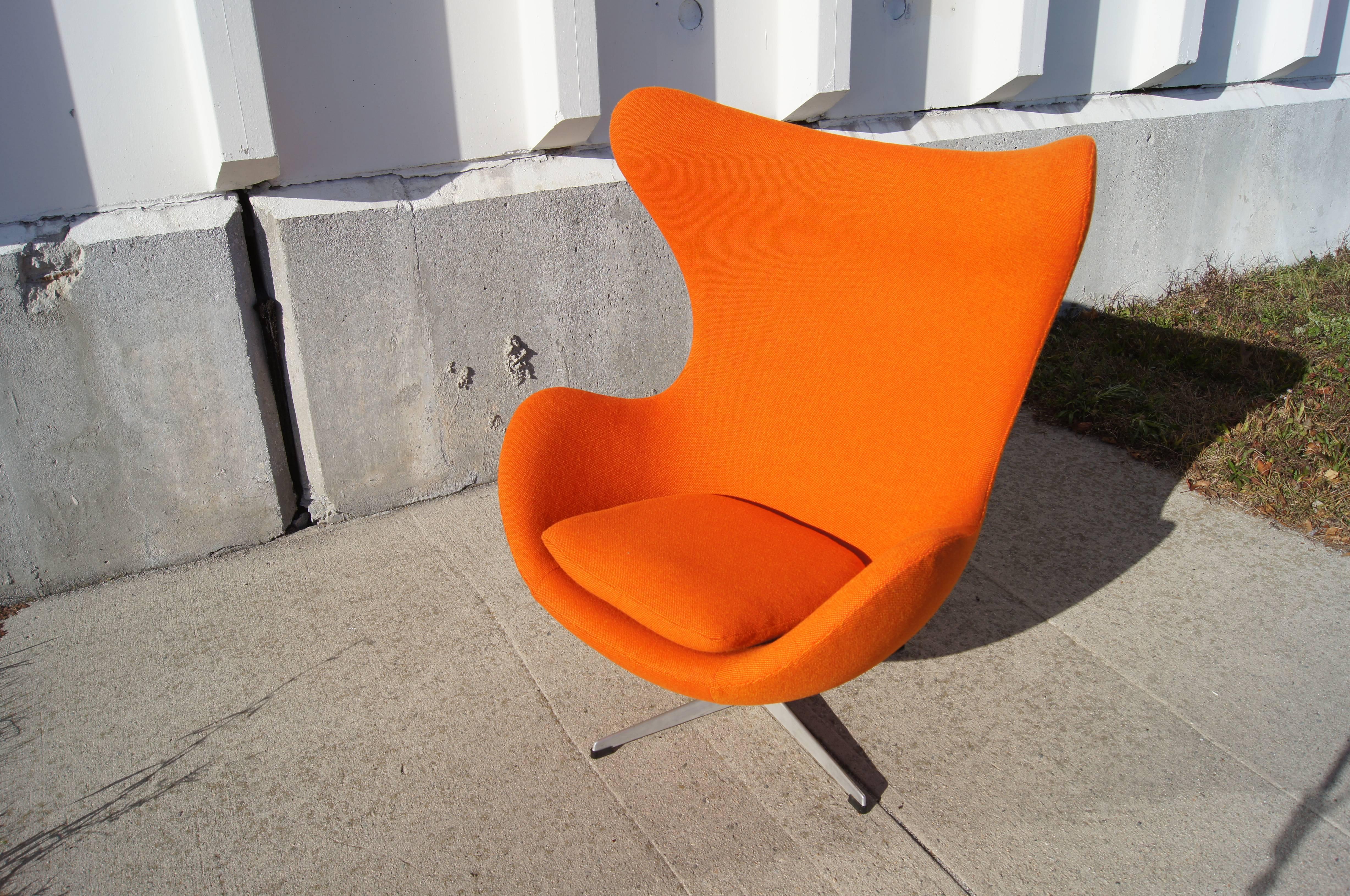 Unveiled at the Royal Copenhagen Hotel in Denmark in 1958, the poster child of Danish design has become one of the most coveted chairs of all time. Fifty years after Danish designer and architect Arne Jacobsen first created the chair in his garage,