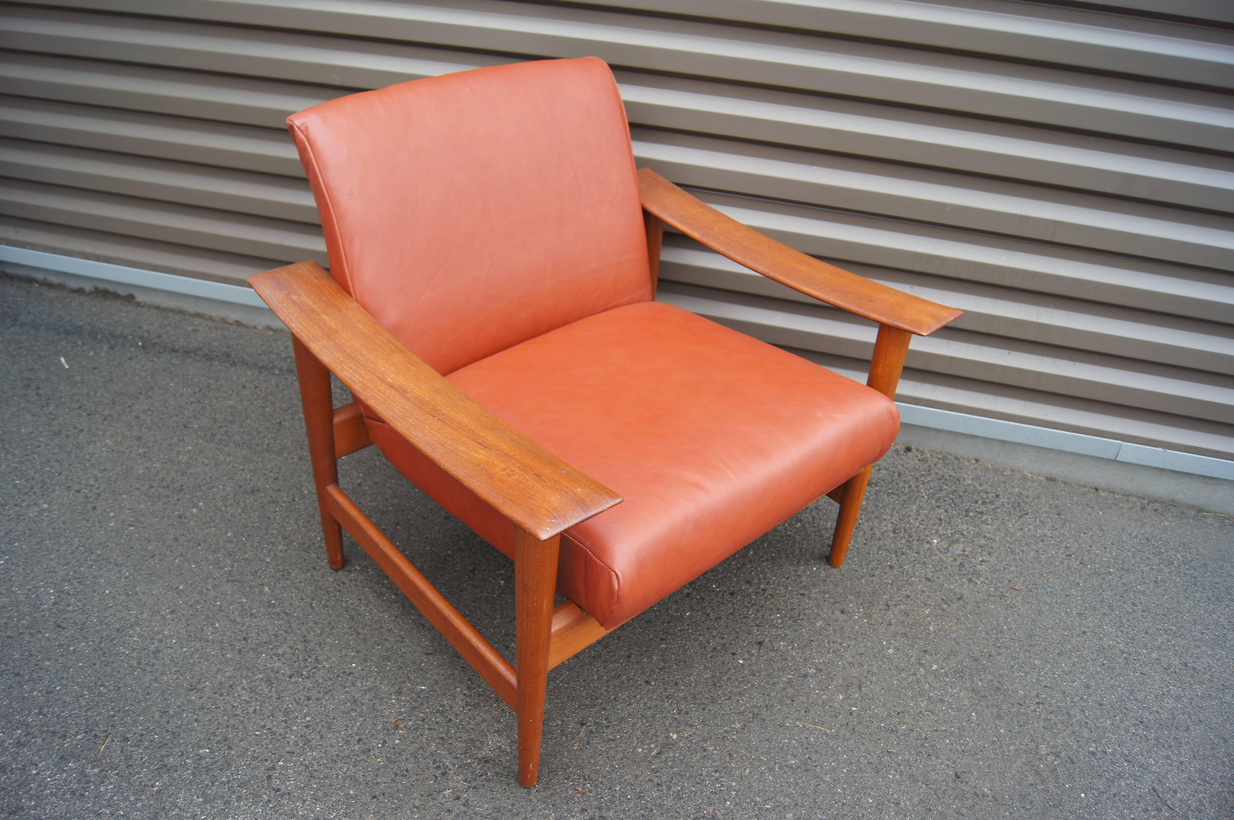 Danish Modern Leather and Teak Lounge Chair in the Style of Illum Wikkelsø In Good Condition In Dorchester, MA