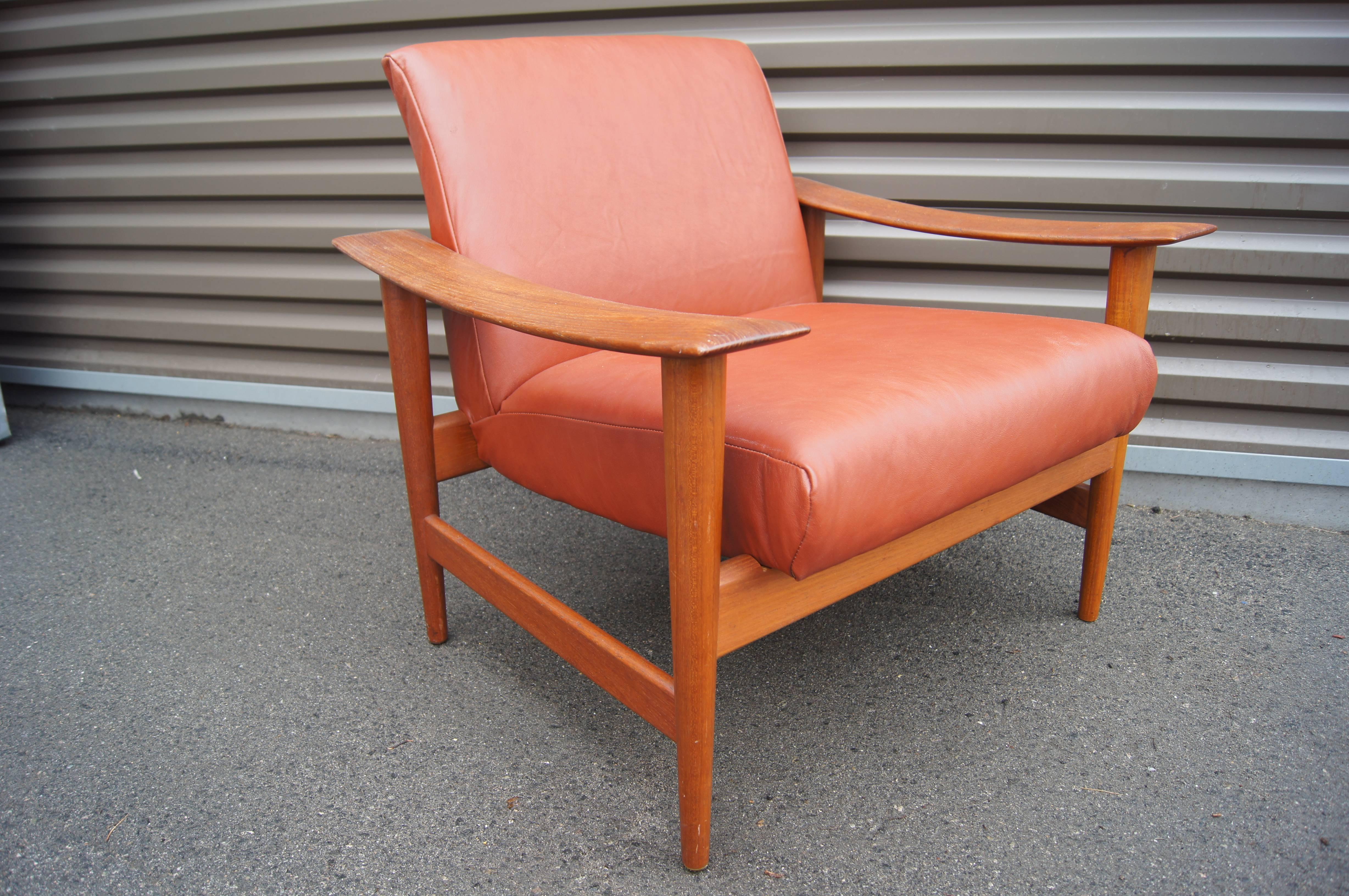 Danish Modern Leather and Teak Lounge Chair in the Style of Illum Wikkelsø 2