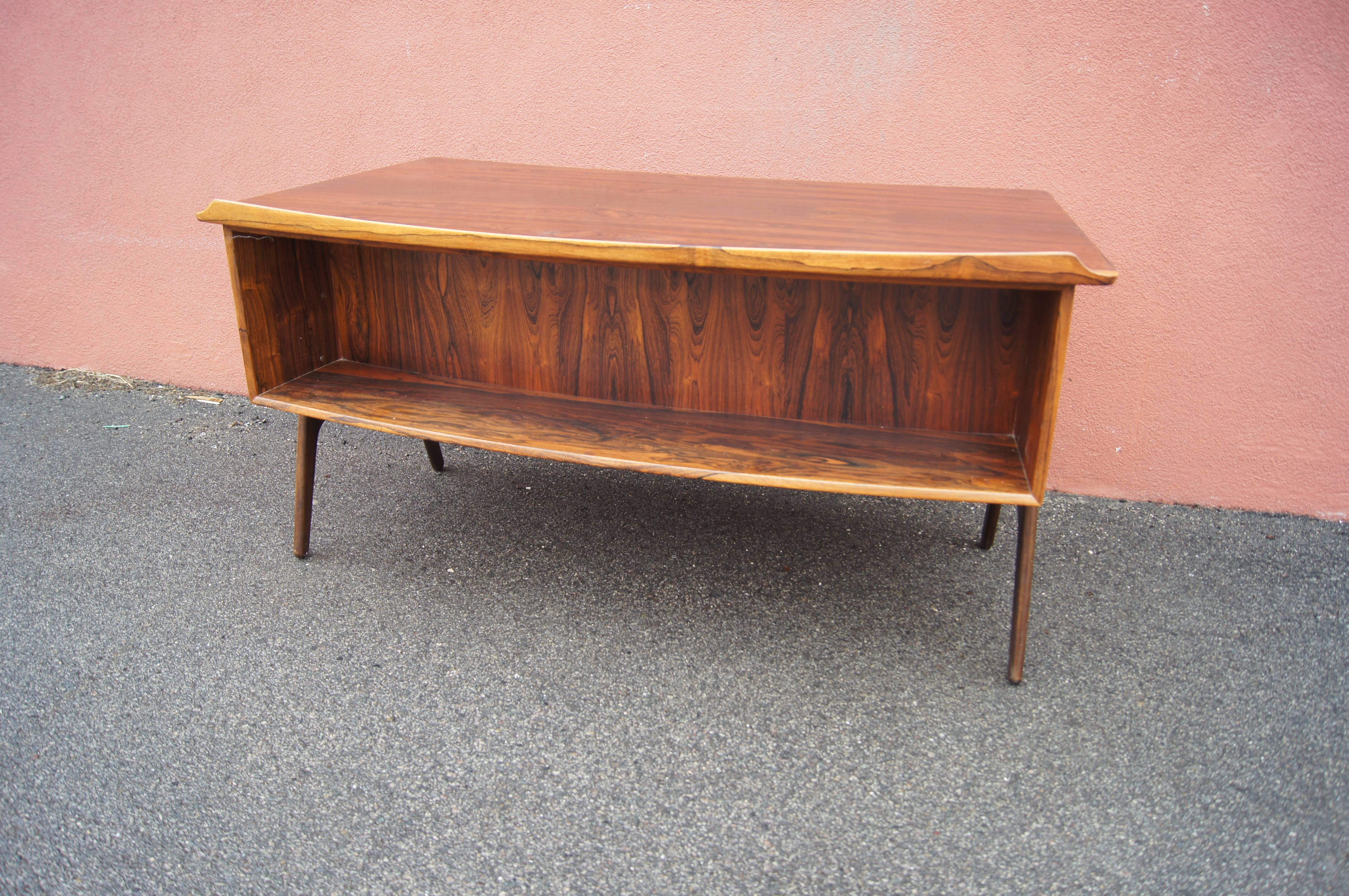 Rosewood Desk, Model SH 180, by Svend Aage Madsen for Sigurd Hansen In Good Condition For Sale In Dorchester, MA