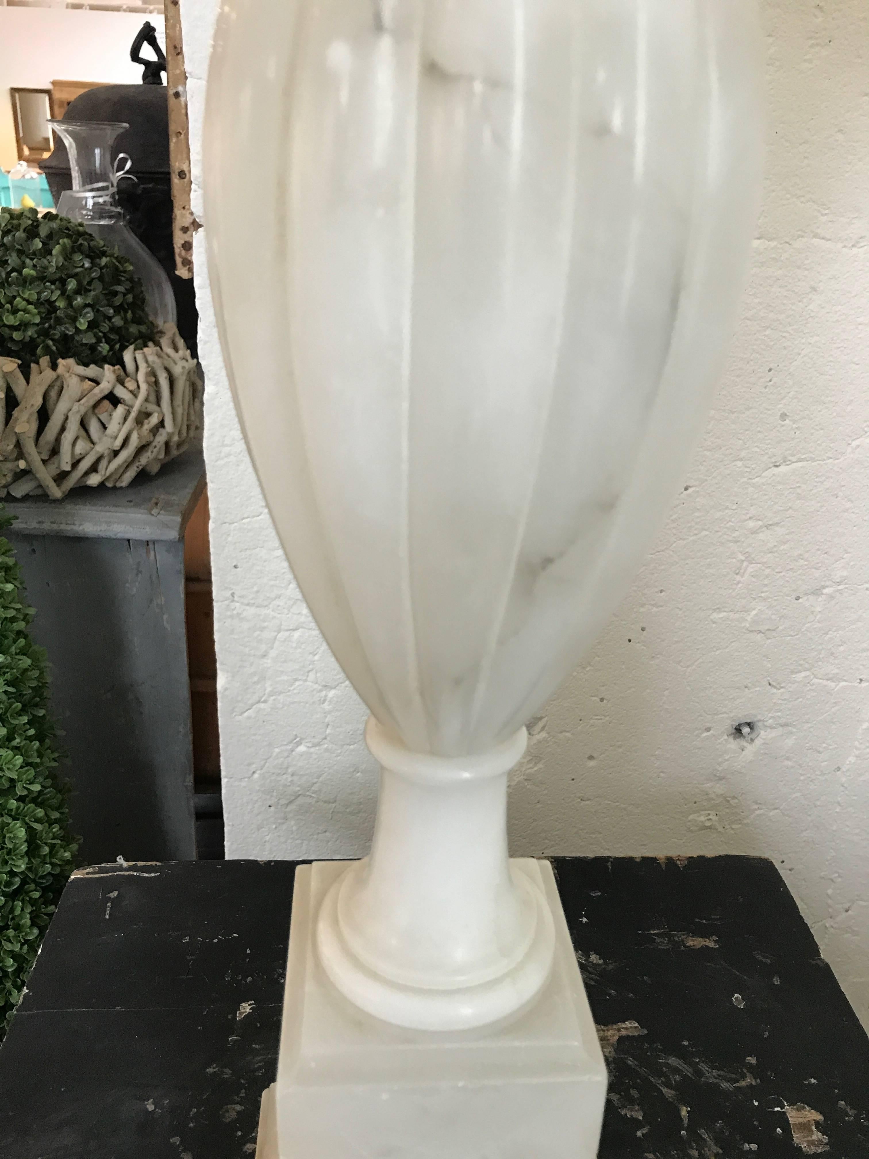 Continental Alabaster Table Lamp In Excellent Condition For Sale In Boston, MA