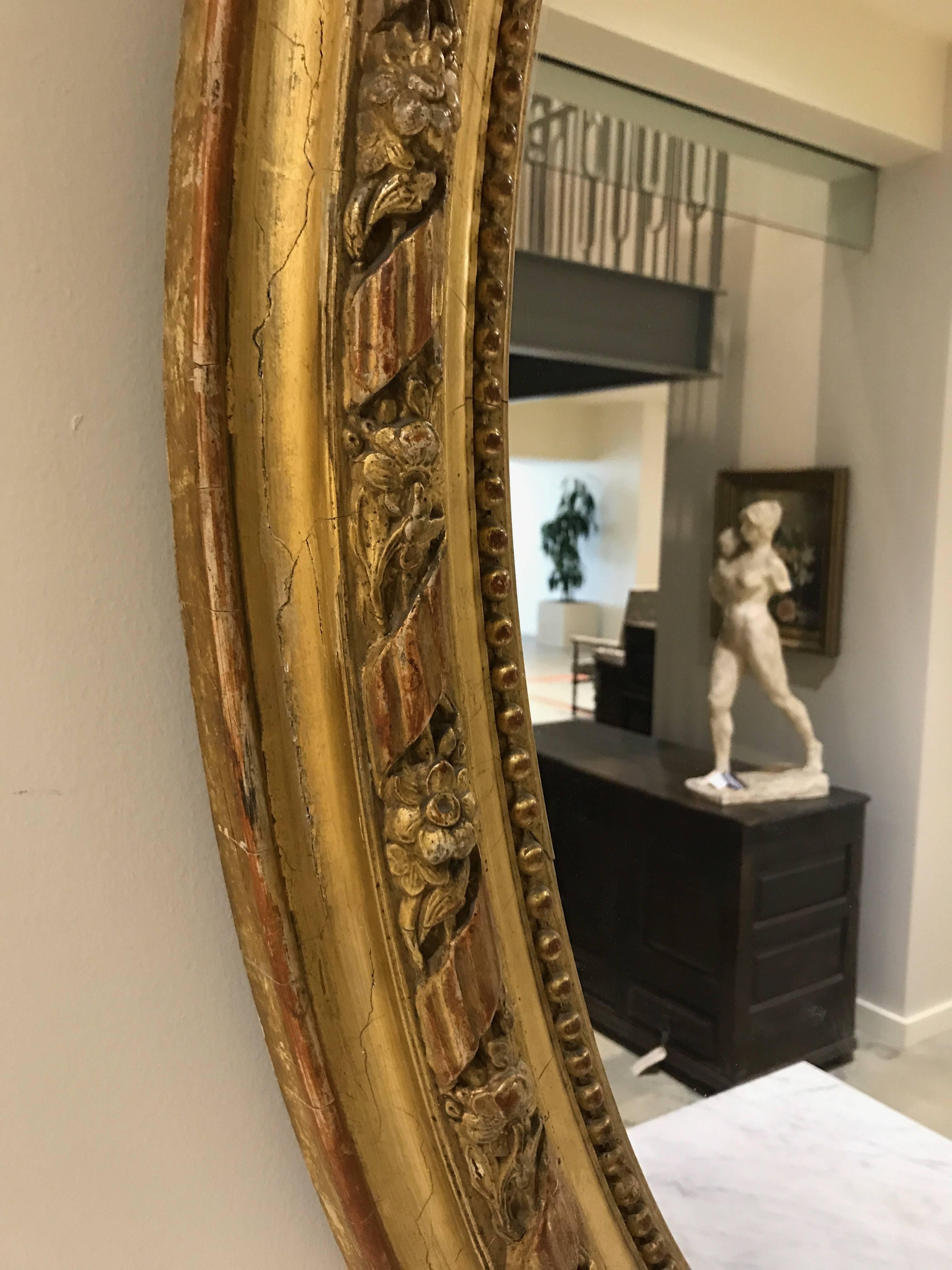 19th Century Large-Scale Gilt Mirror with Crest In Excellent Condition In Boston, MA