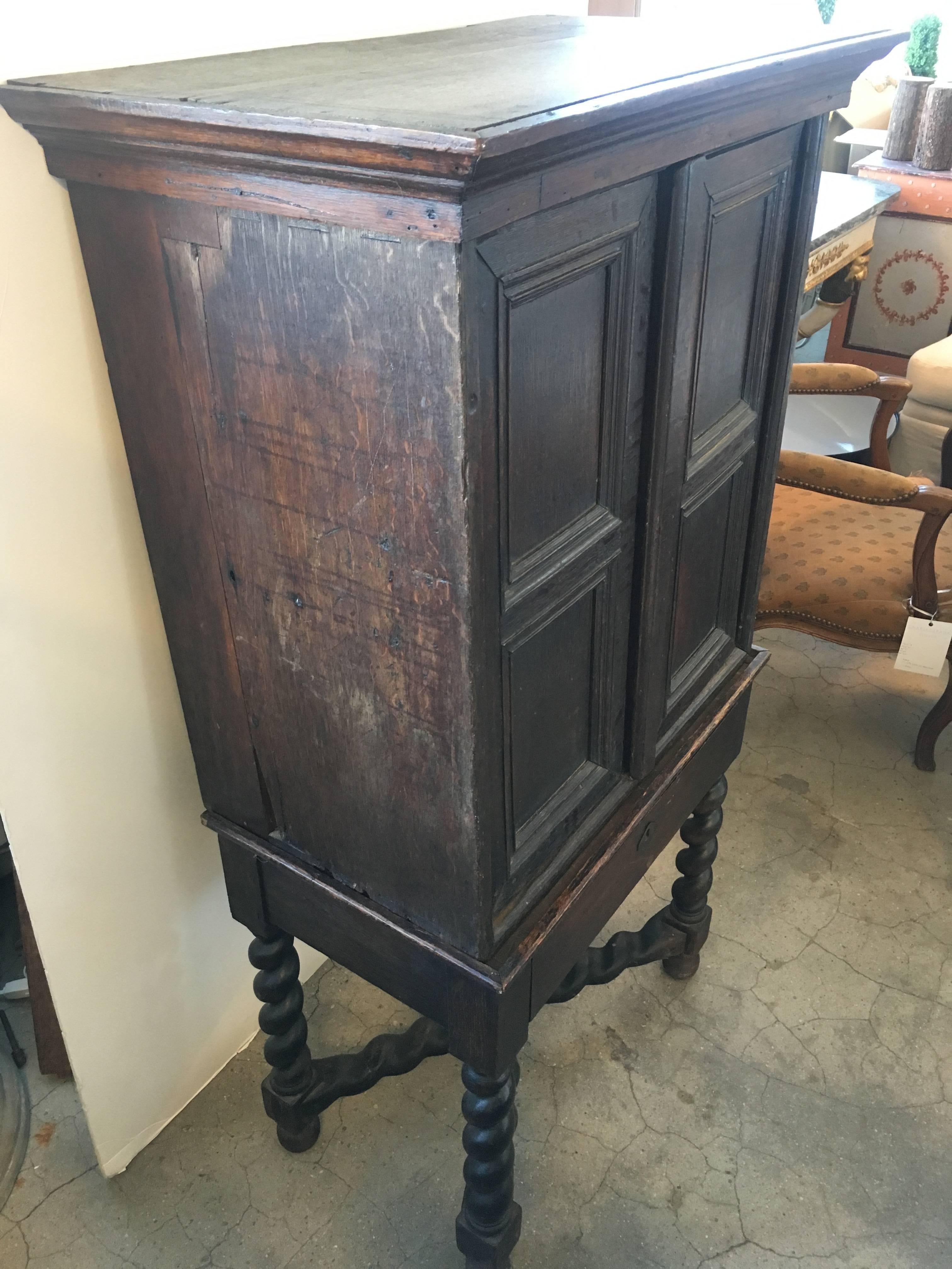 18th Century English Cabinet on Stand In Good Condition In Boston, MA