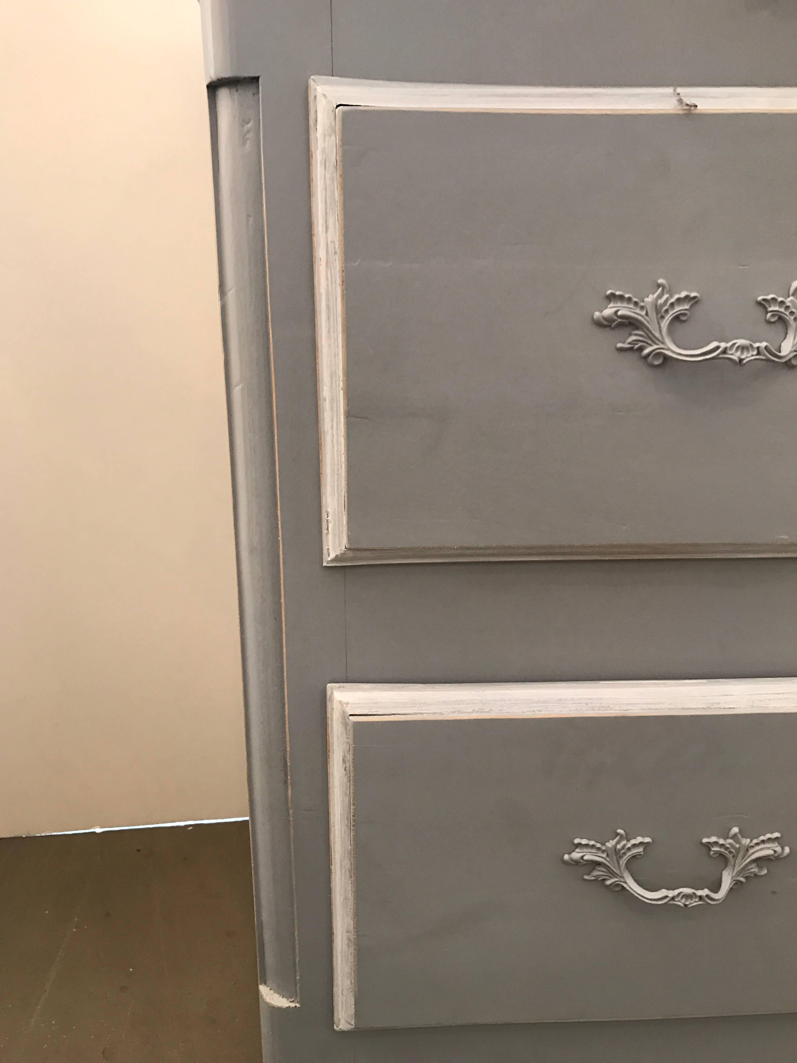 French Painted Chest of Drawers with Slide 3