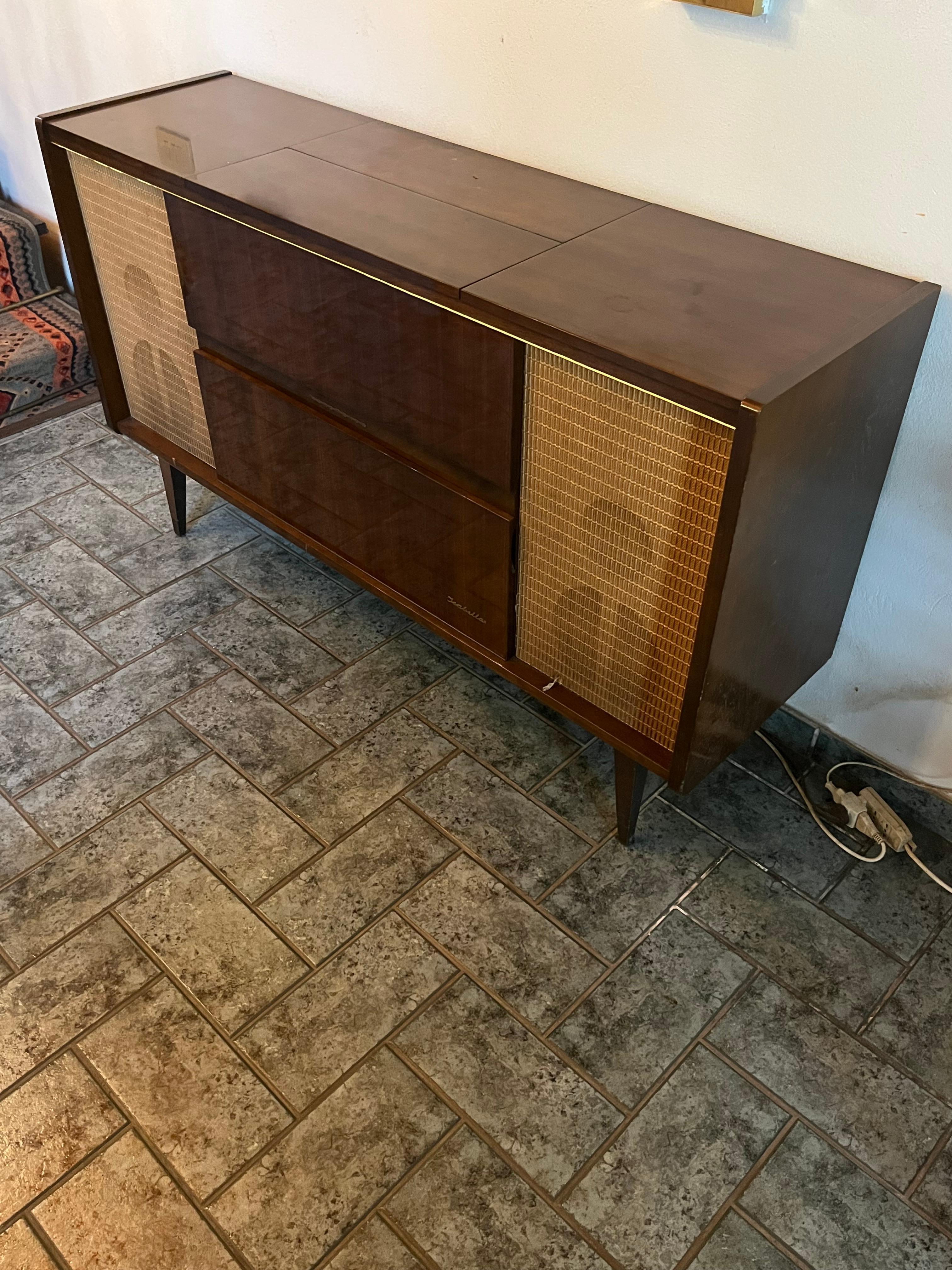 Metà XX secolo Mobile radio Nordmende Isabella, 1967 in vendita