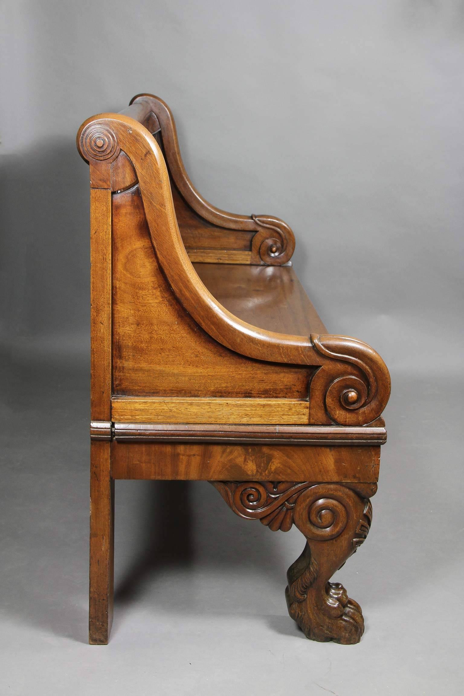 Irish William IV Carved Mahogany Hall Bench In Good Condition In Essex, MA
