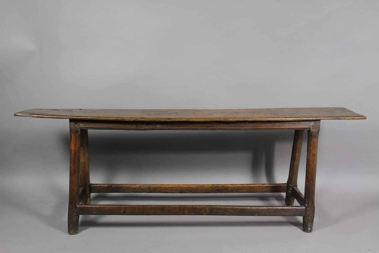 Rectangular seat with molded edge raised on splayed legs joined by stretchers