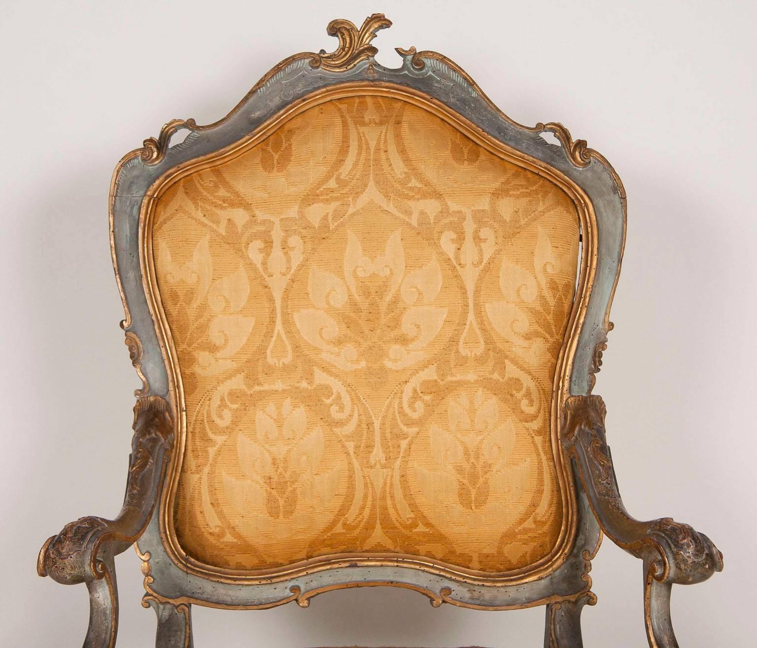 Fine Pair of Venetian Rococo Blue Painted and Gilded Armchairs In Good Condition In Essex, MA