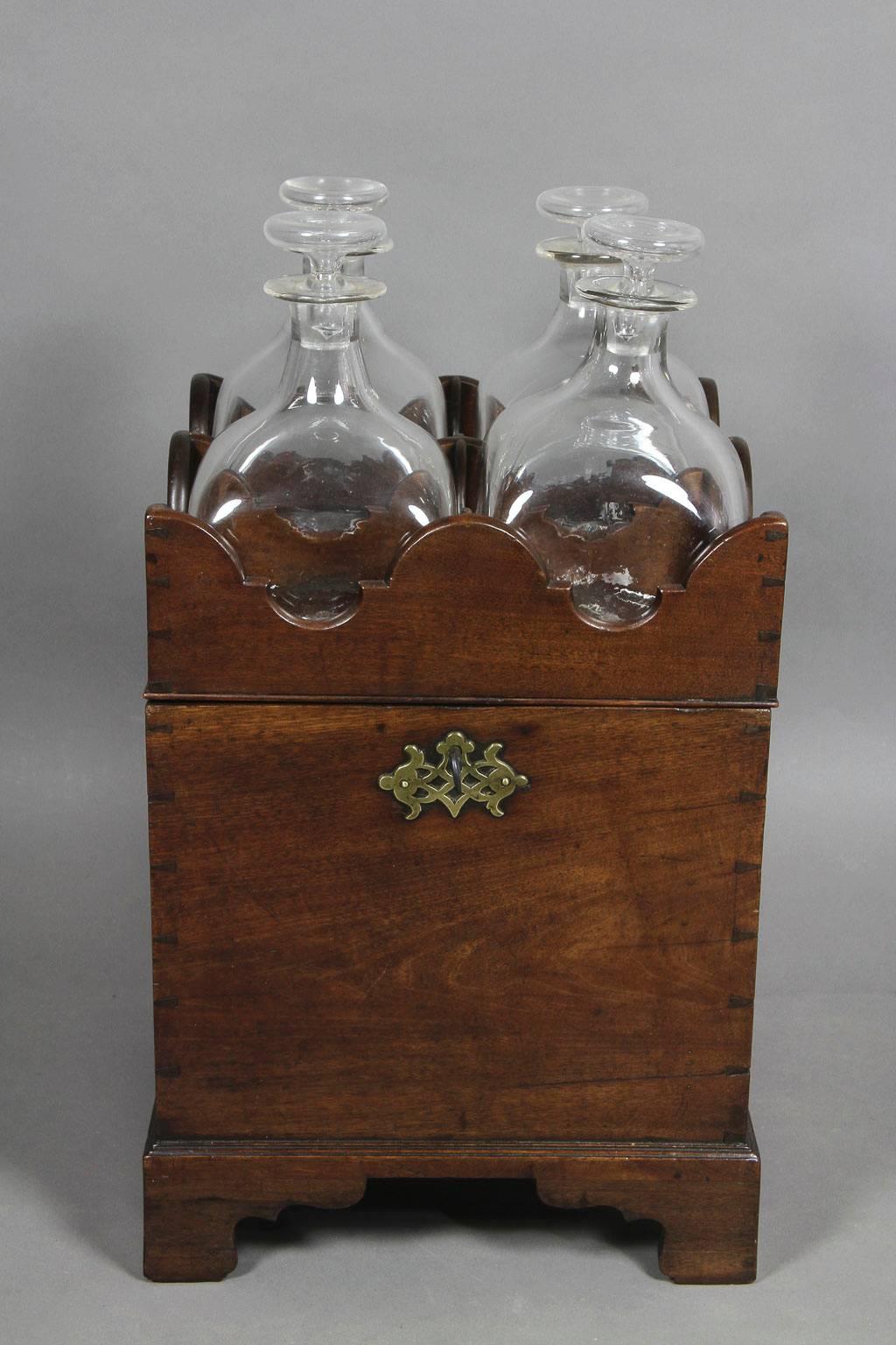 George III Mahogany Ships Decanter Cellaret In Good Condition In Essex, MA