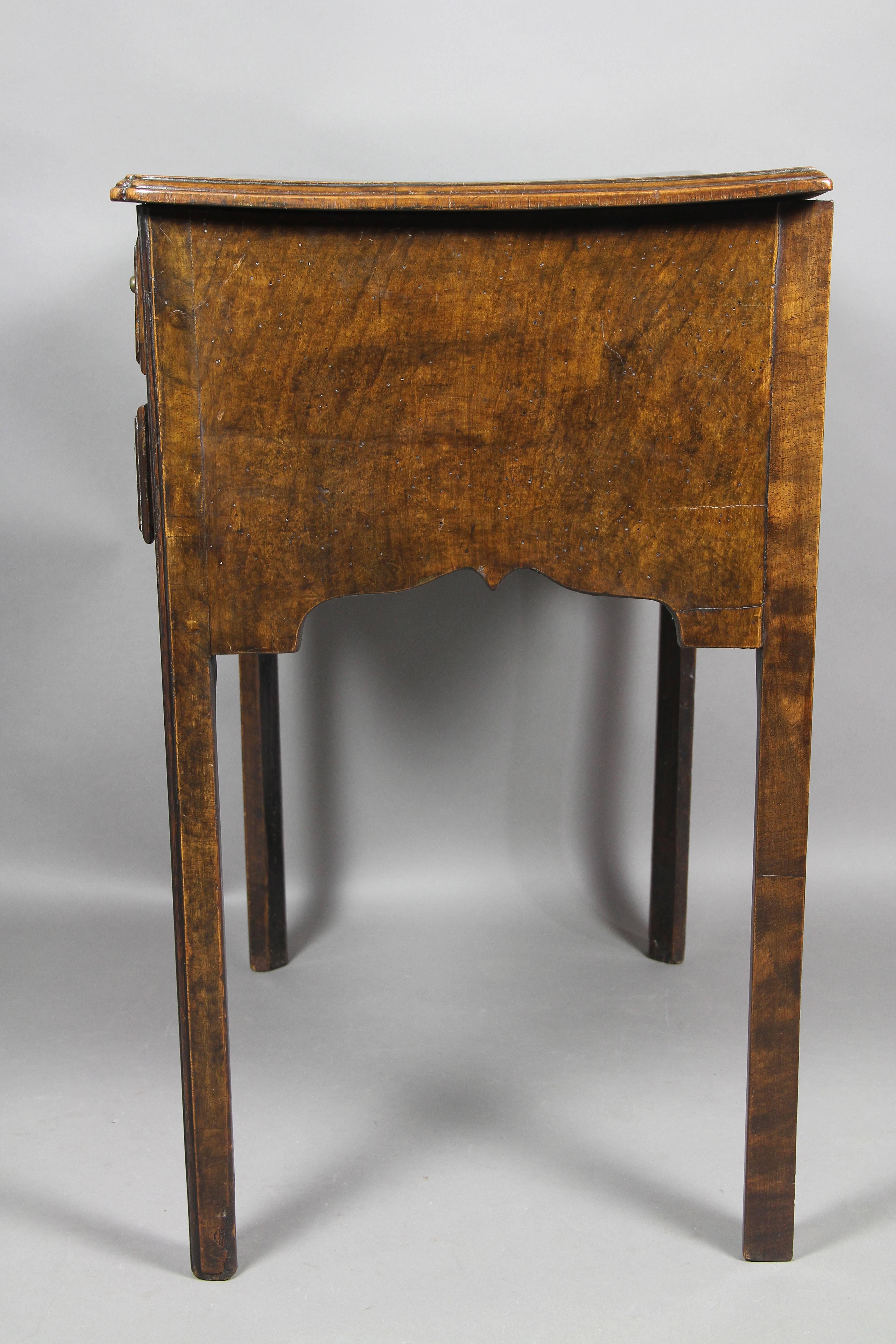 George II Walnut Side Table In Good Condition For Sale In Essex, MA
