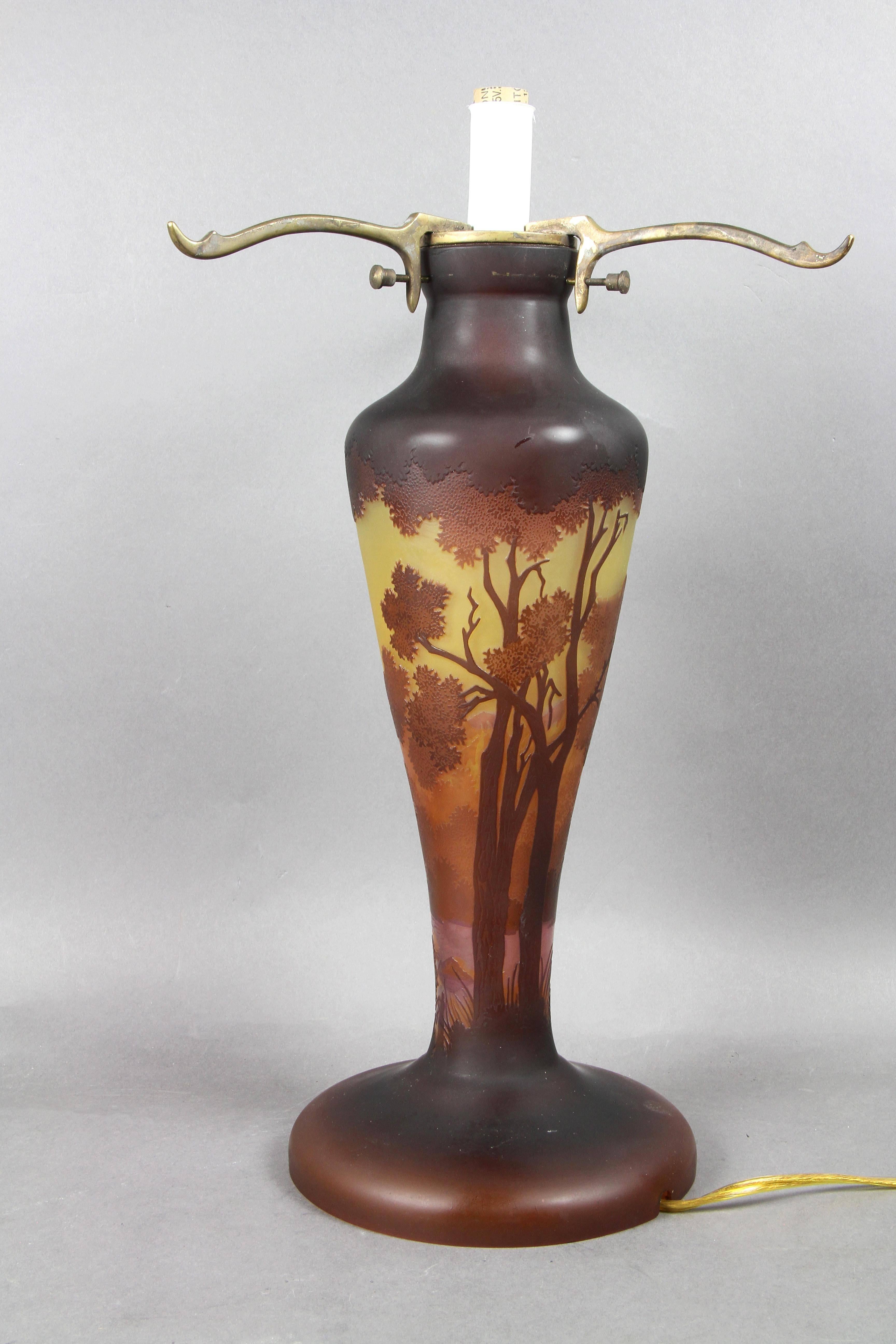 Art nouveau Lampe de table Galle Cameo en verre