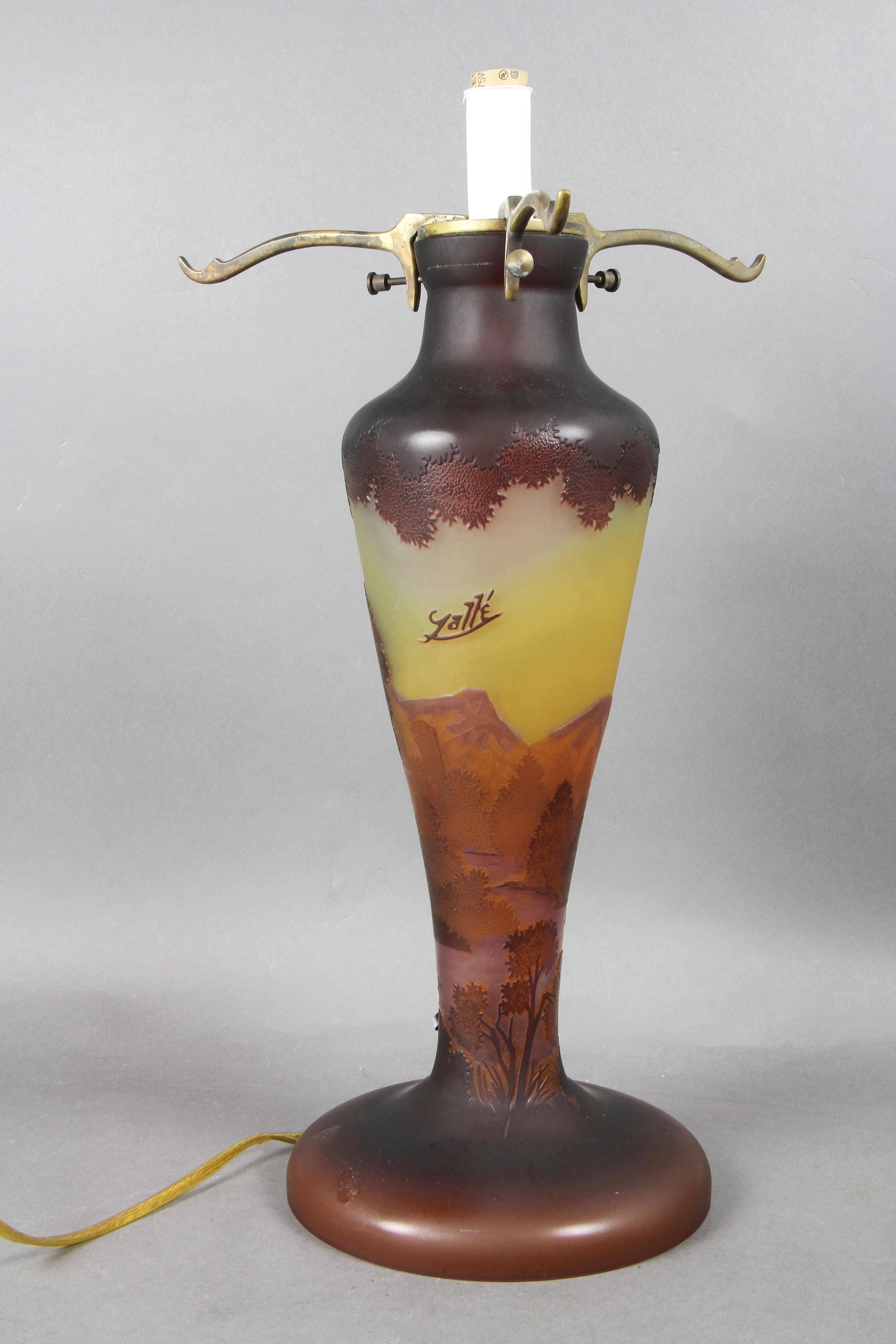 Français Lampe de table Galle Cameo en verre