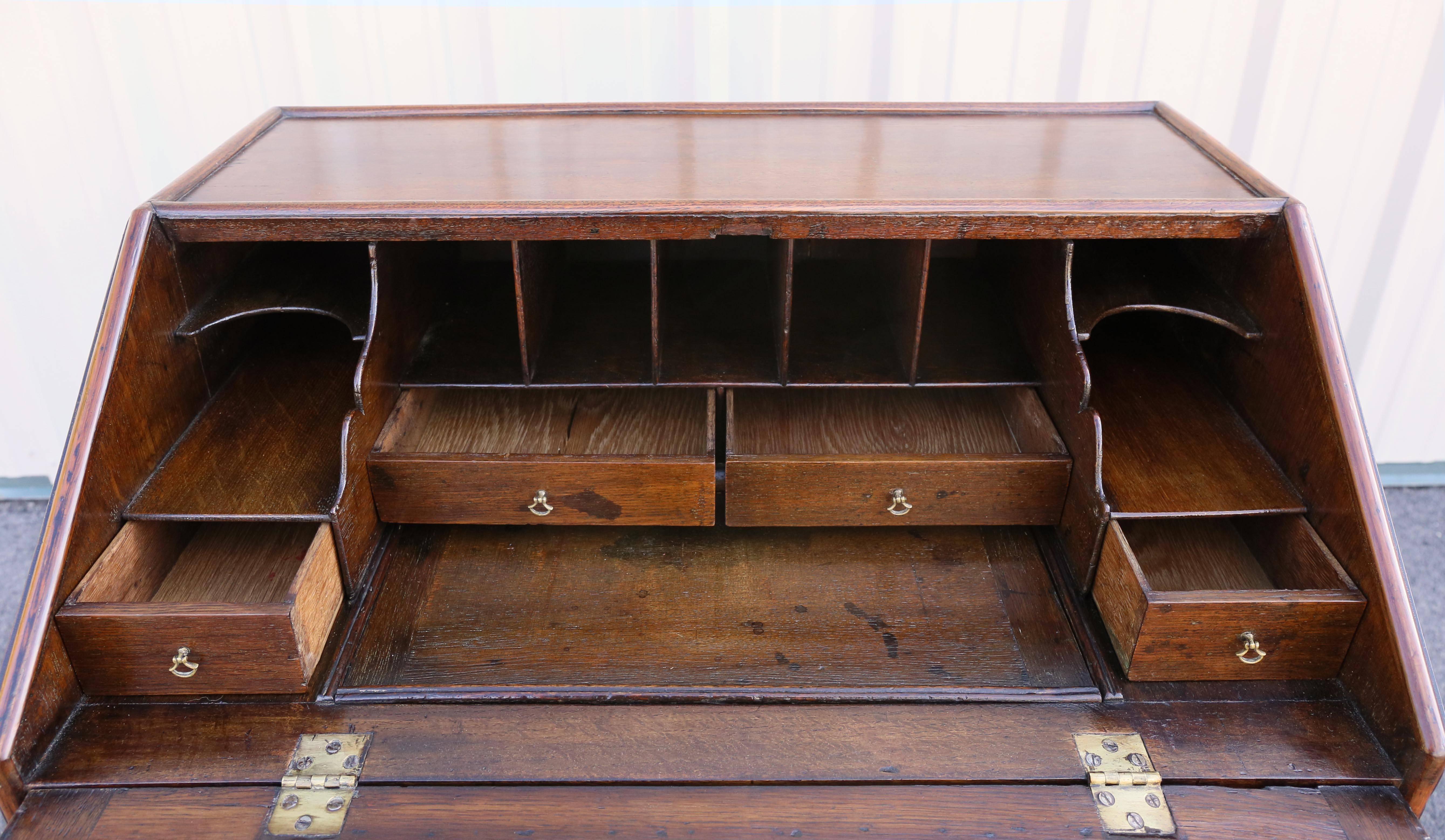 George II Oak Slant Lid Desk In Good Condition In Essex, MA