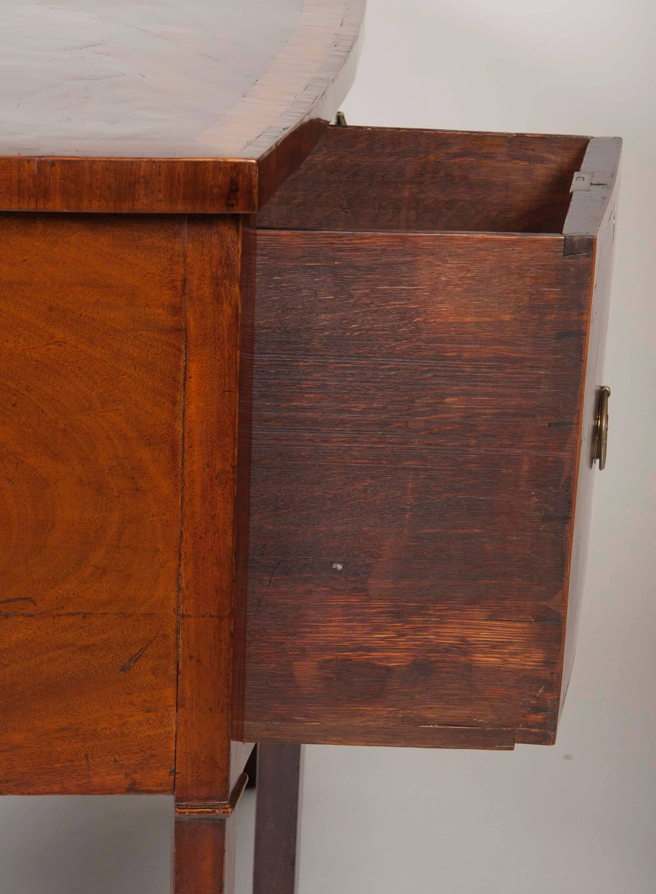 Fine George III Mahogany and Satinwood Inlaid Sideboard In Good Condition In Essex, MA