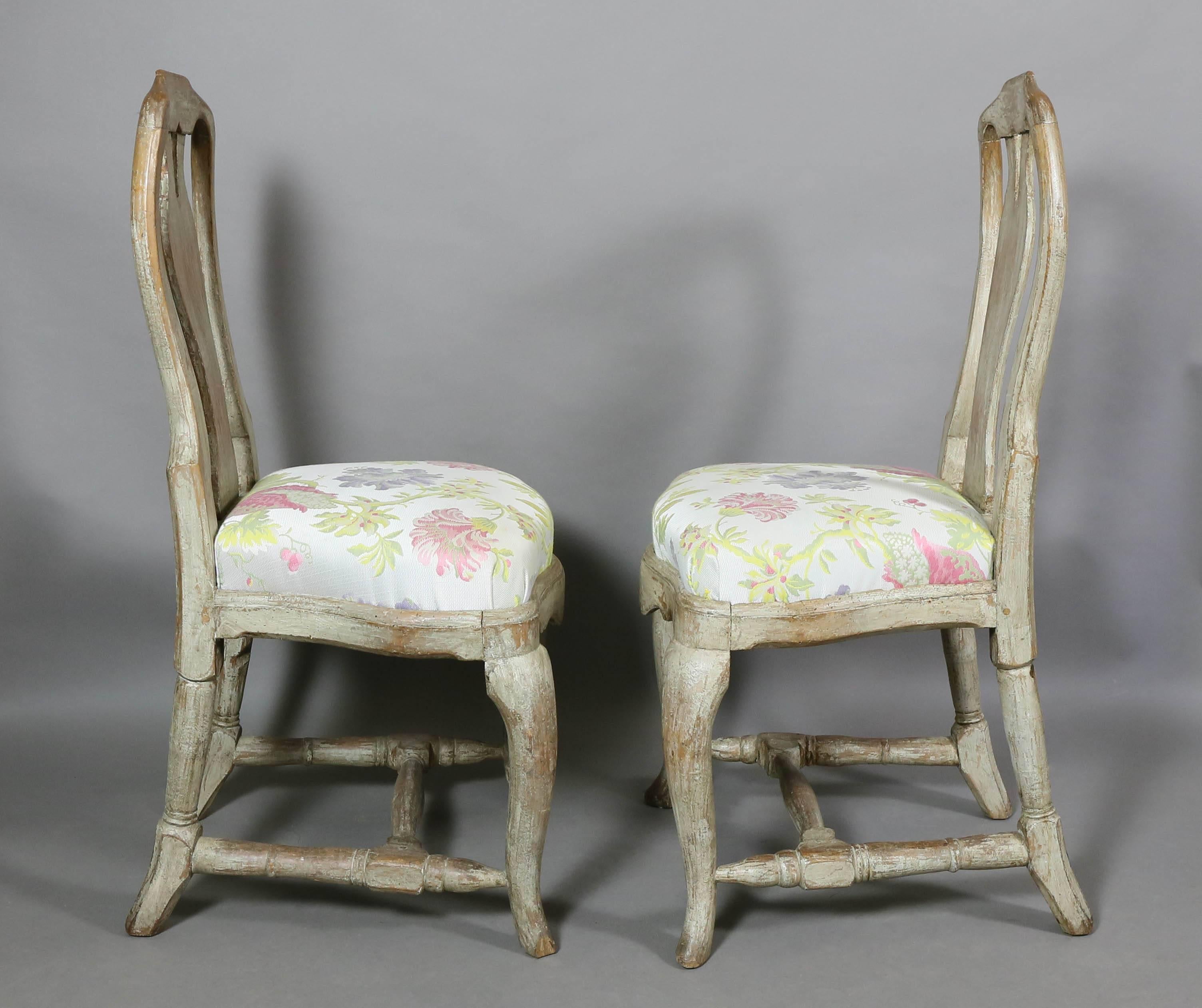 Set of Four Swedish Rococo Painted Dining Chairs In Good Condition In Essex, MA
