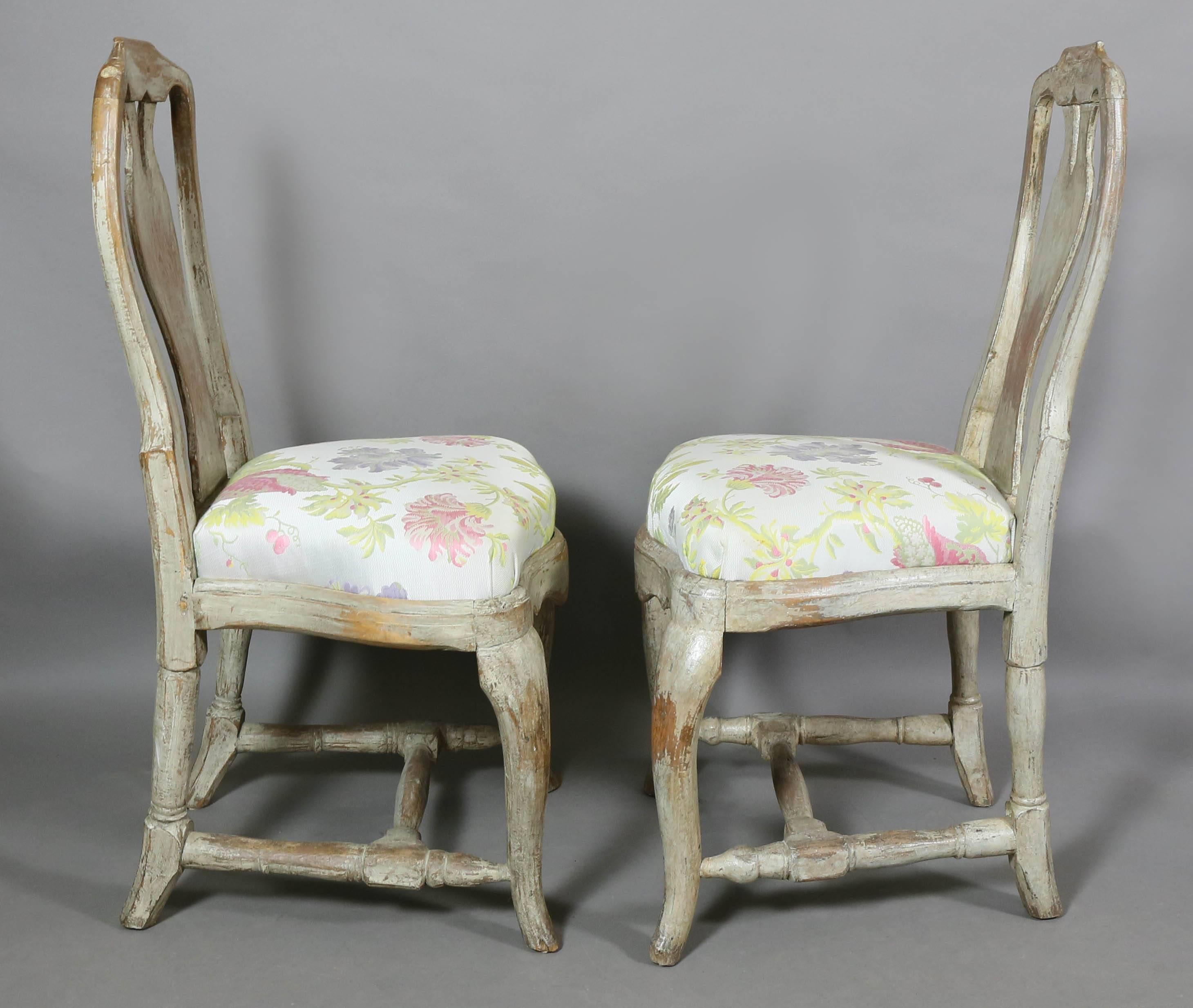 Set of Four Swedish Rococo Painted Dining Chairs 4