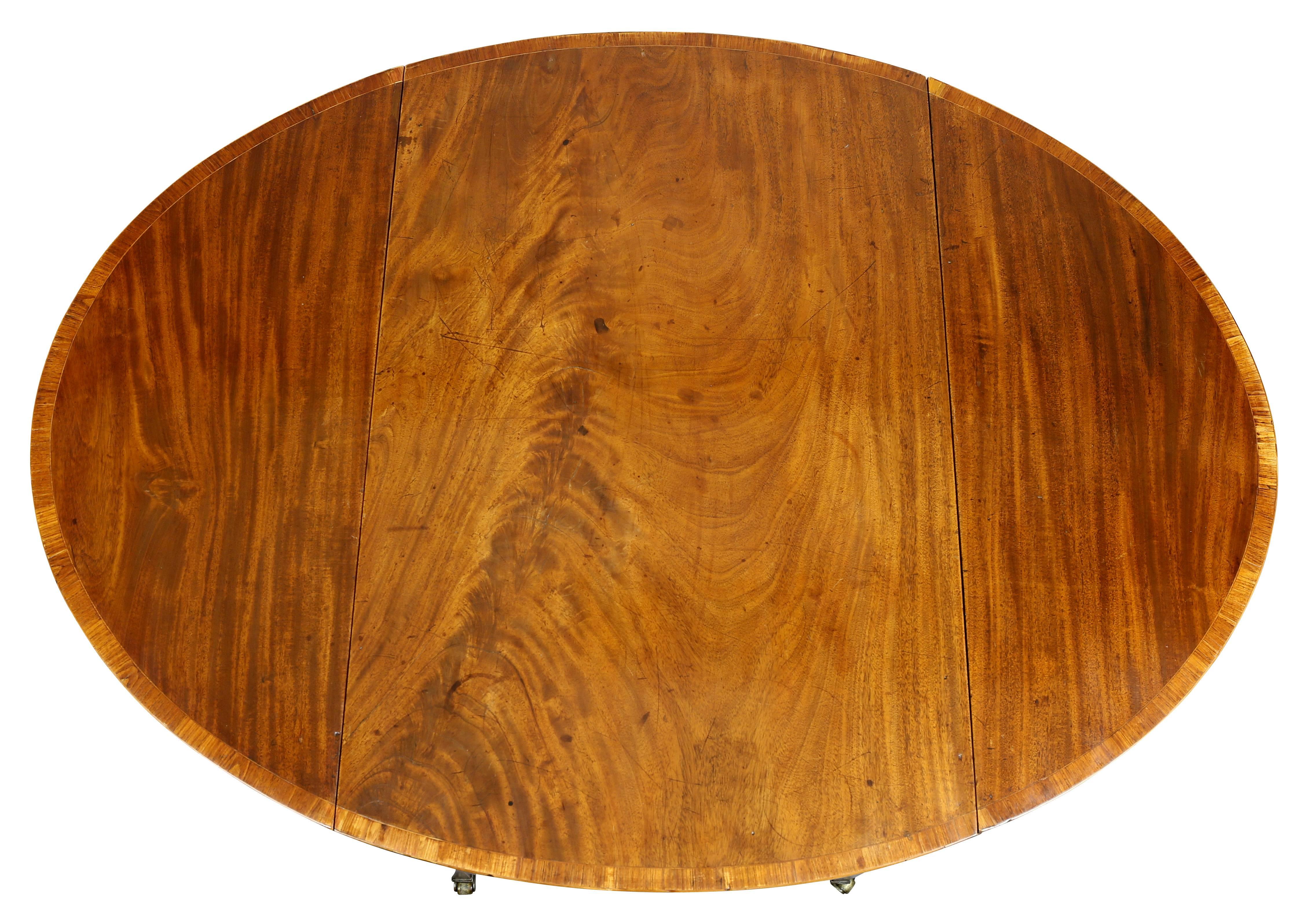 George III Mahogany and Rosewood Banded Pembroke Table In Excellent Condition In Essex, MA