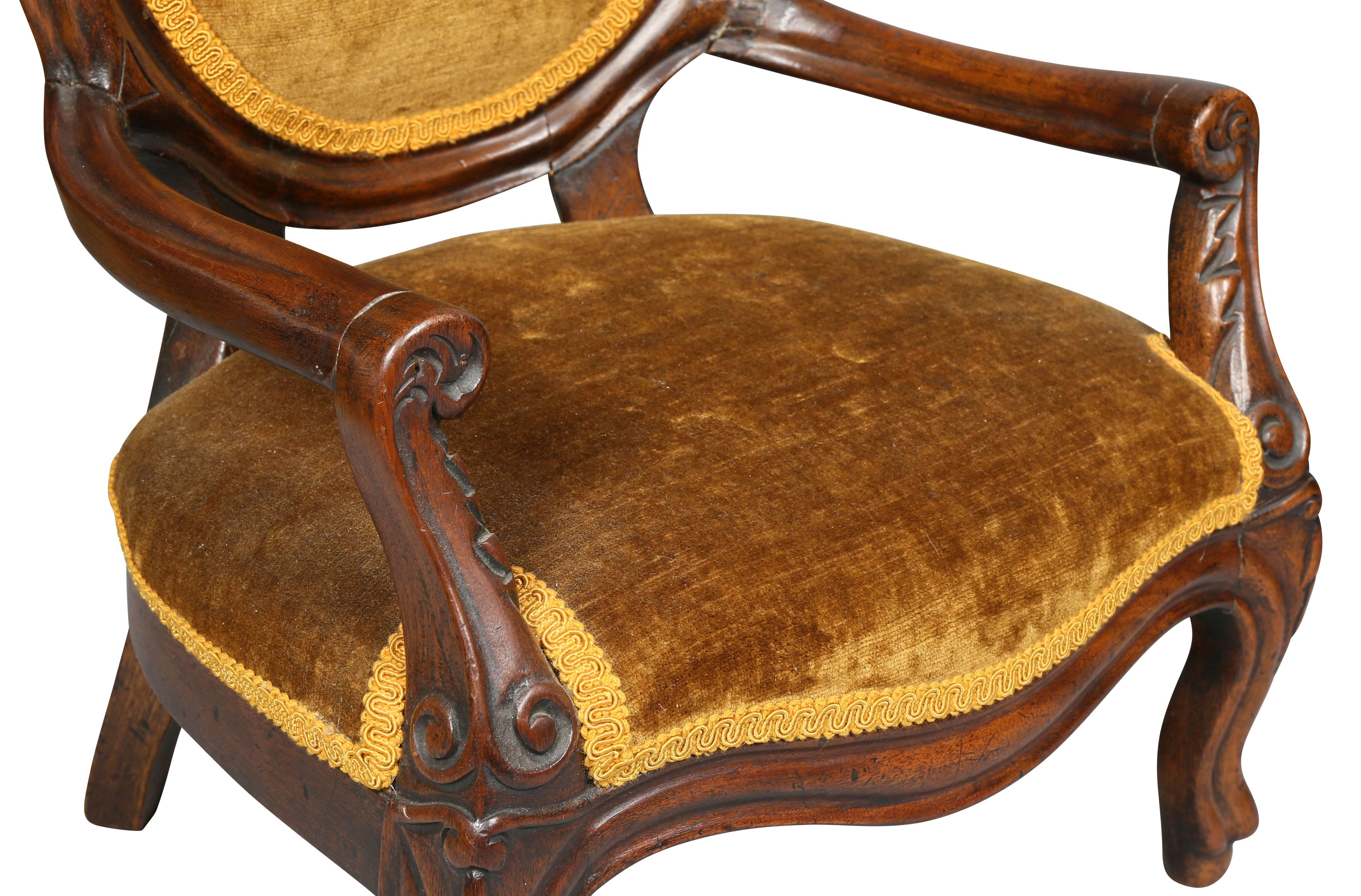 Unusual Suite of American Victorian Walnut Miniature Seating Furniture 2