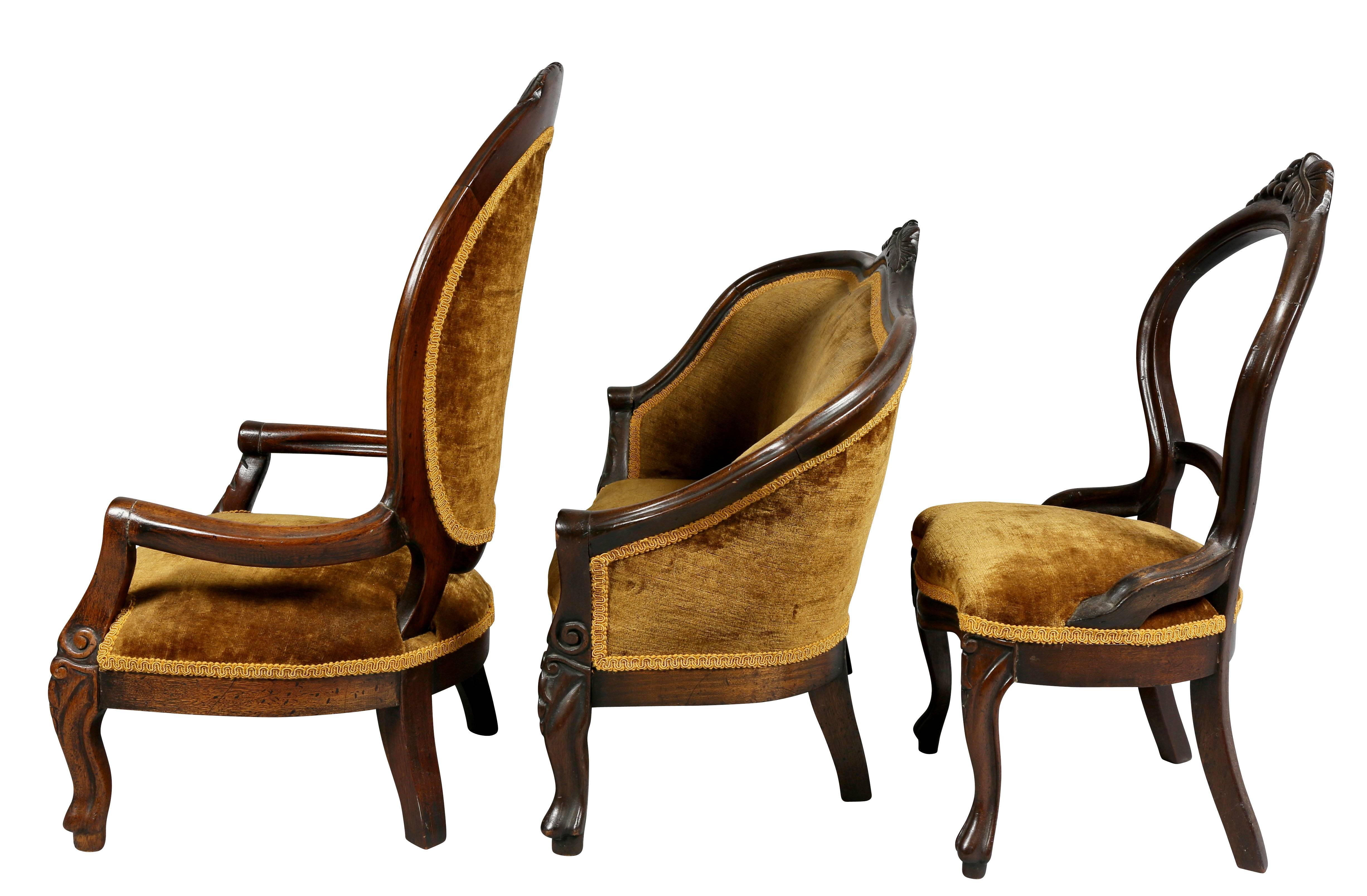 Unusual Suite of American Victorian Walnut Miniature Seating Furniture 4