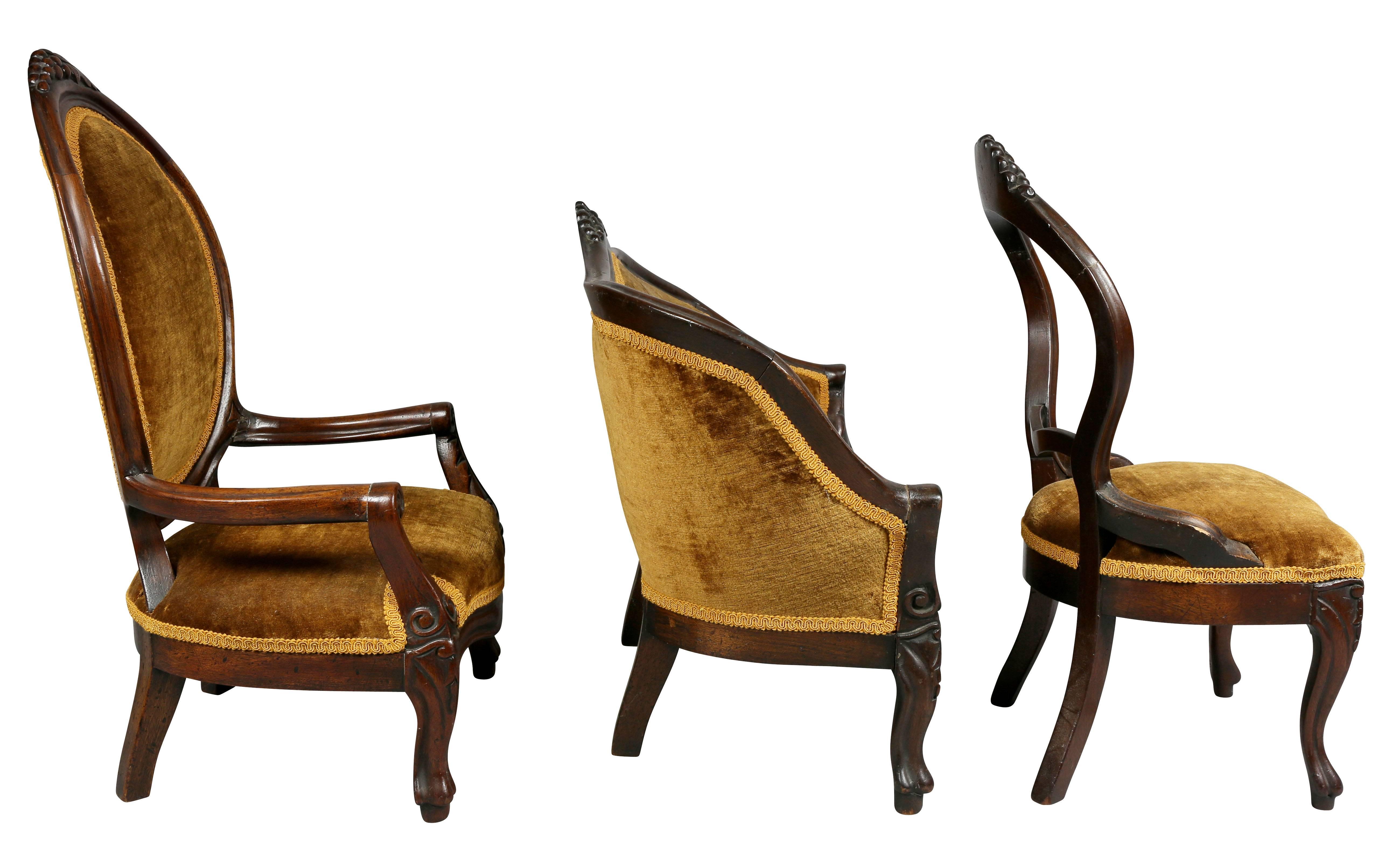 Unusual Suite of American Victorian Walnut Miniature Seating Furniture 5