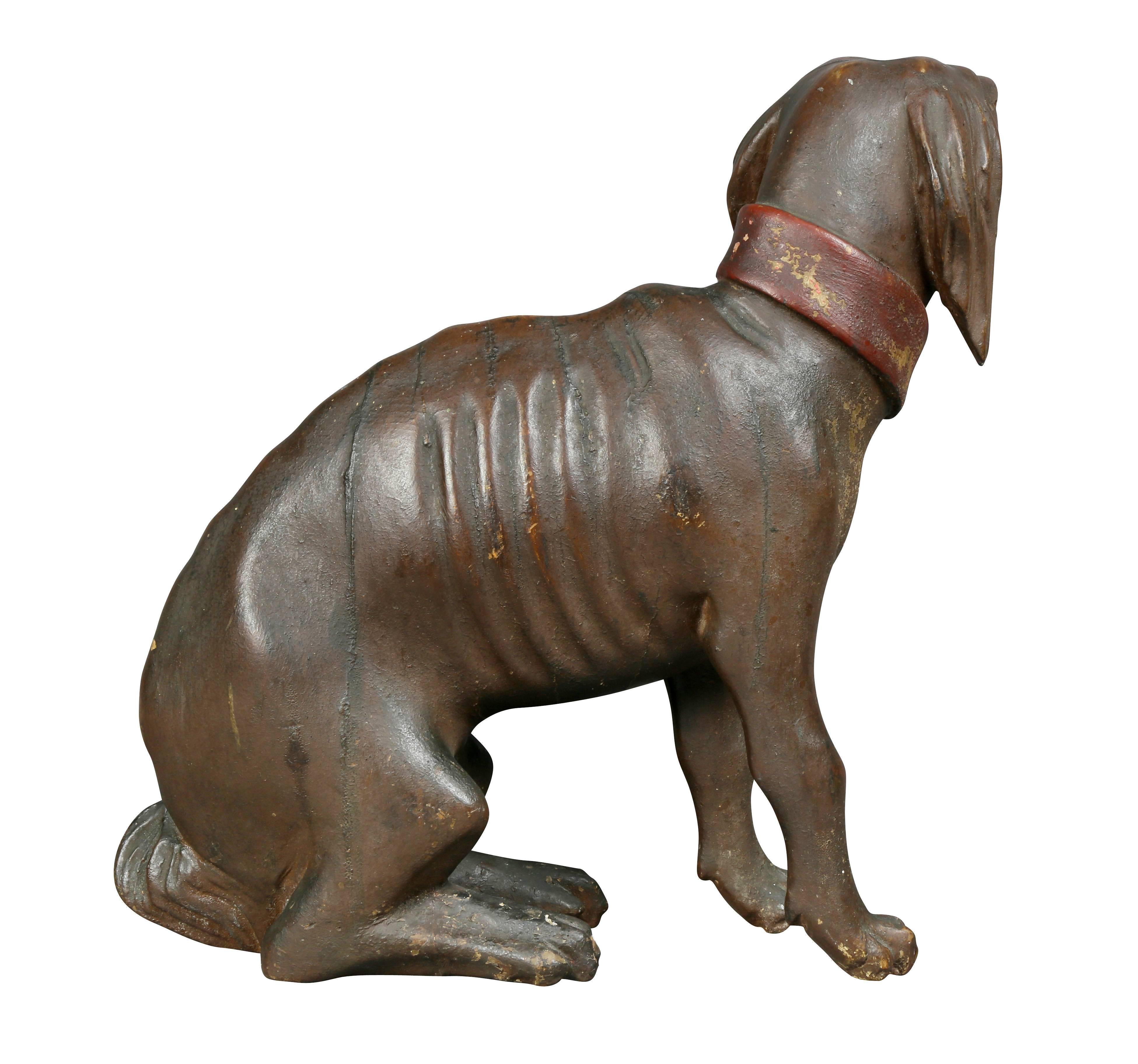 Perro inusual de madera pintada y tallada siglo XVIII en venta