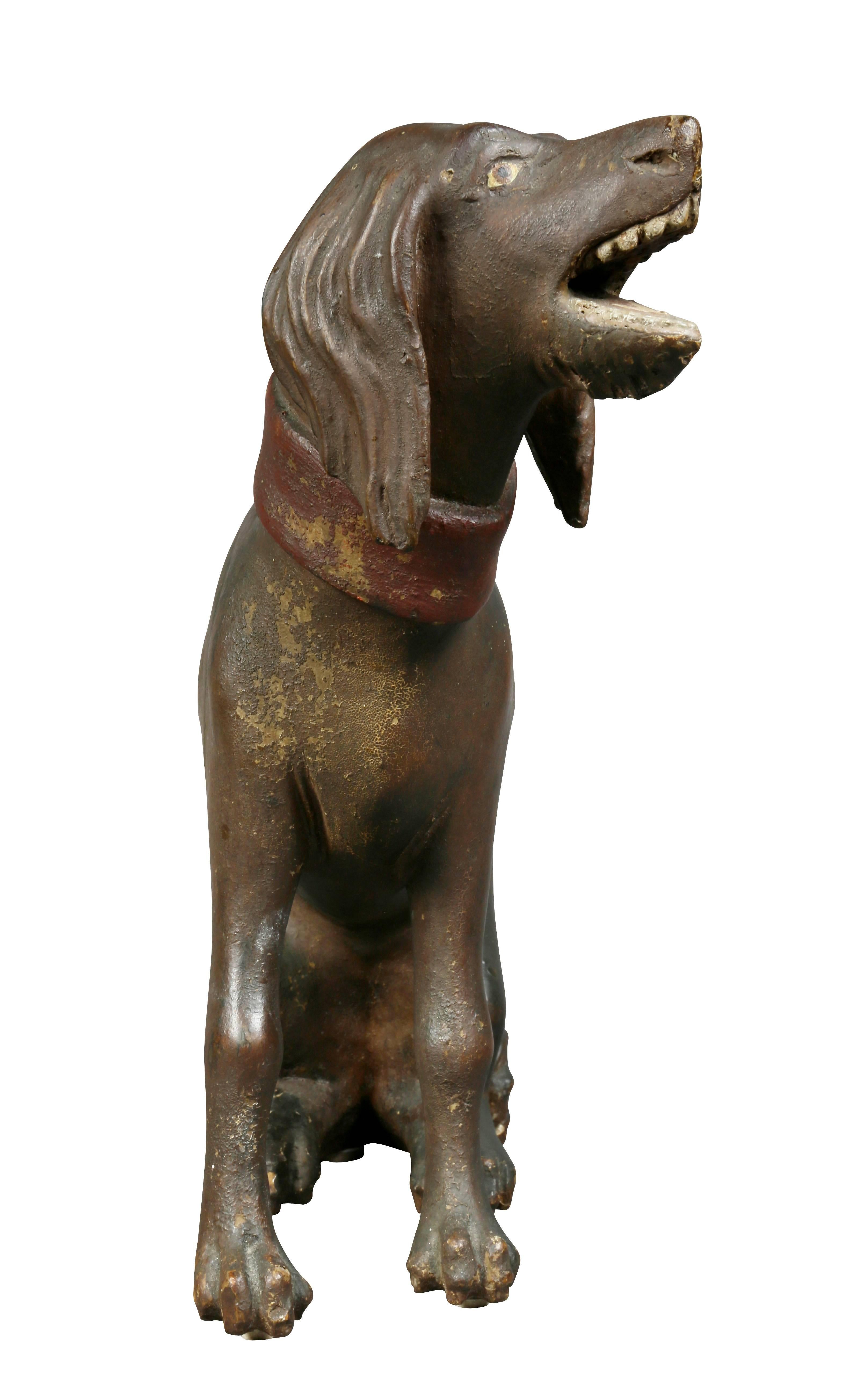 Perro inusual de madera pintada y tallada Europeo en venta