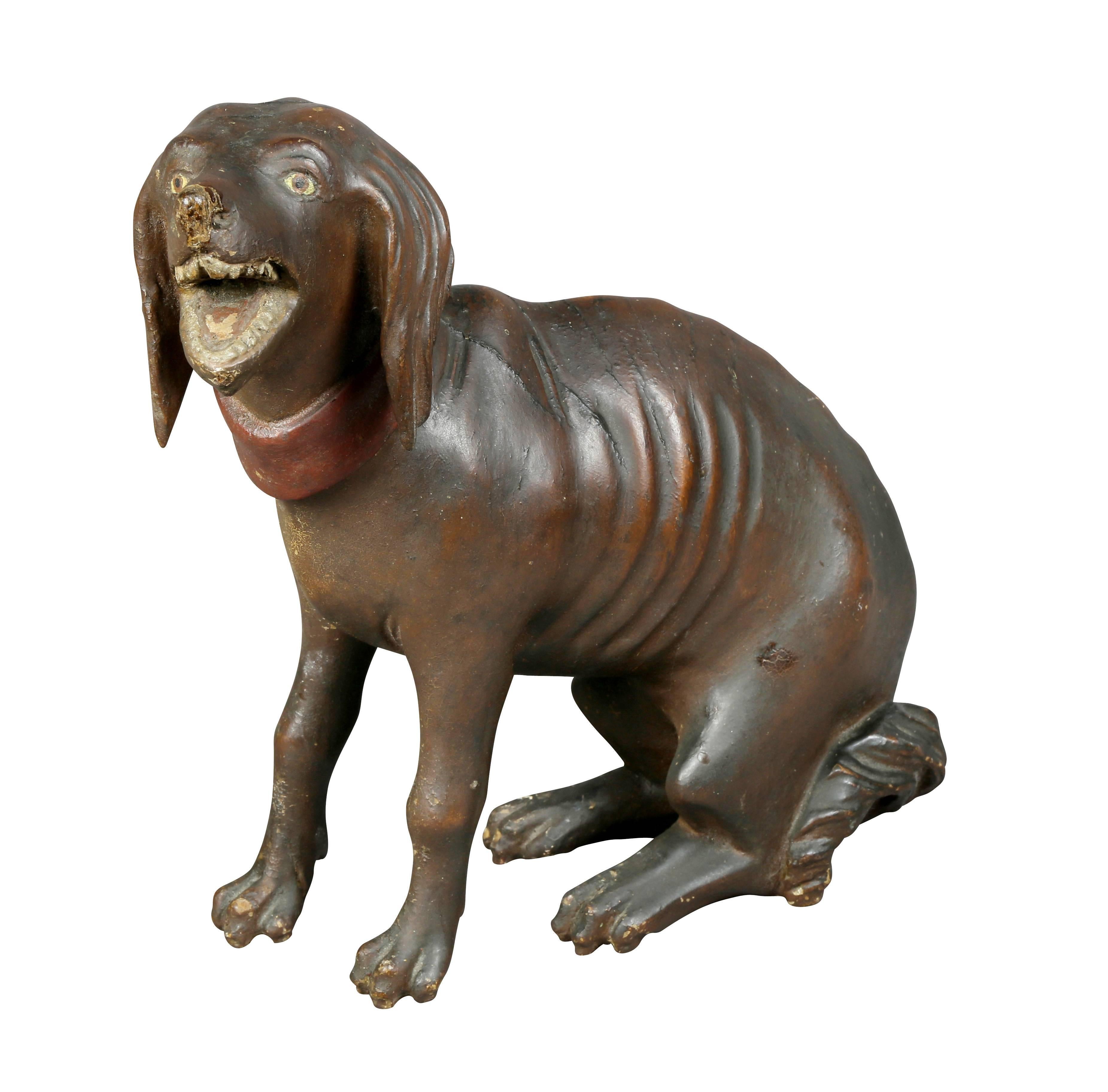 Perro inusual de madera pintada y tallada en venta