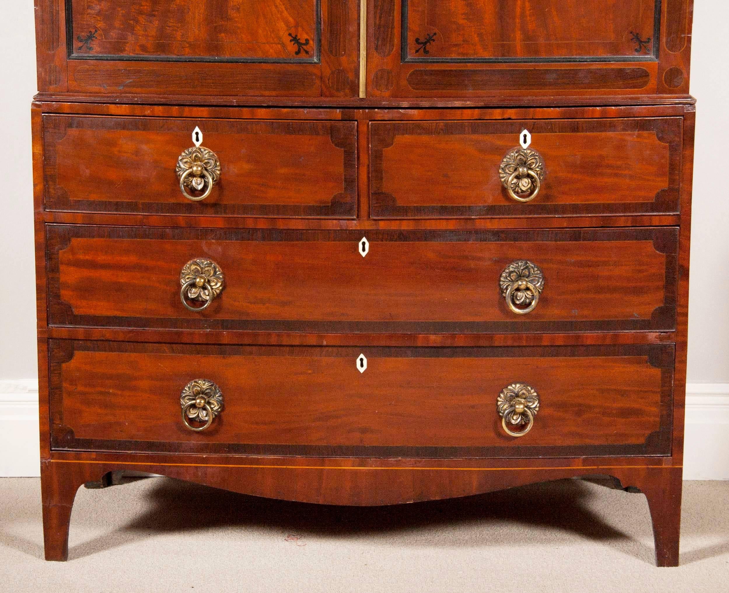 Fine George III Mahogany and Rosewood Linen Press In Good Condition In Essex, MA