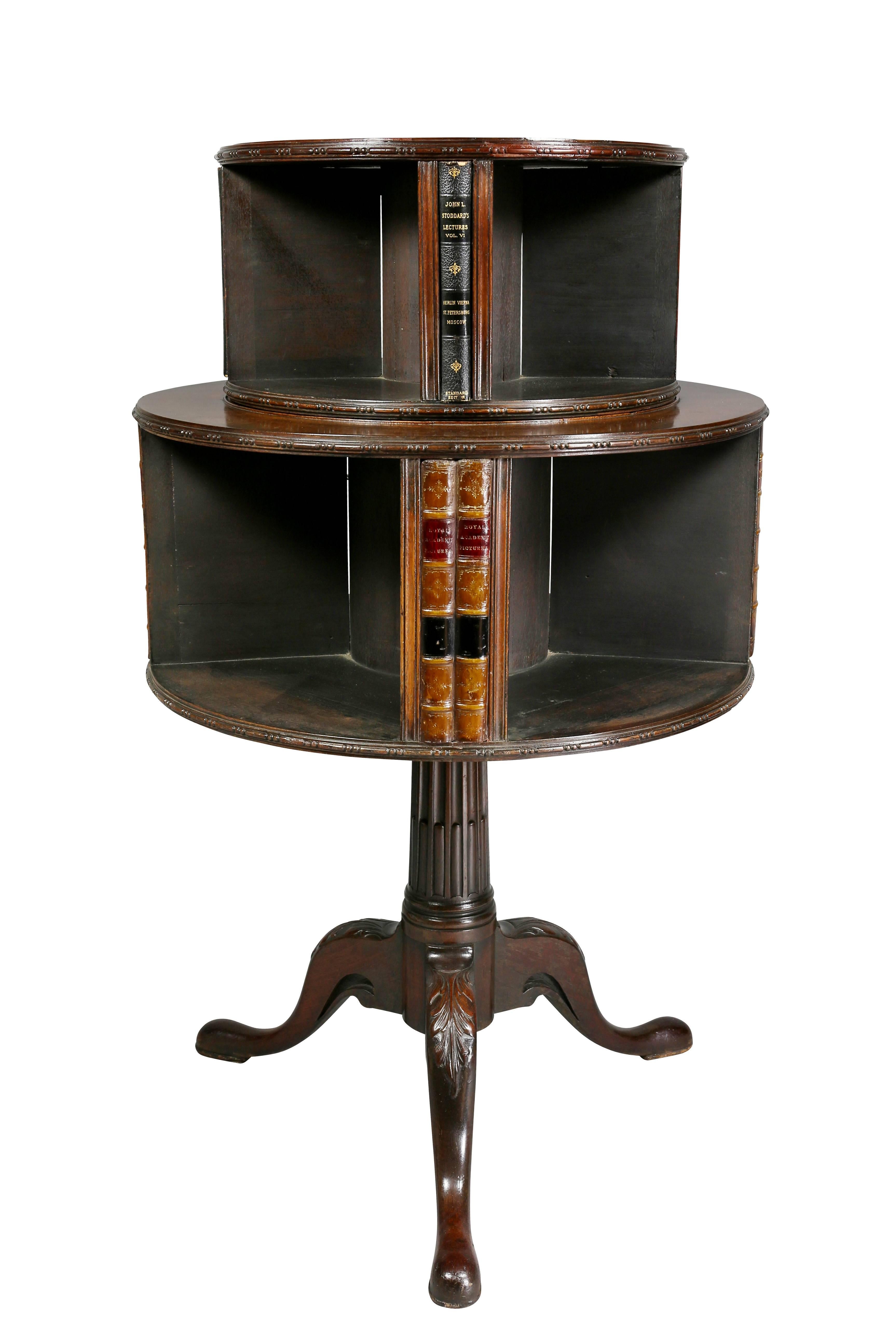 George III Style Mahogany Revolving Bookstand In Good Condition For Sale In Essex, MA