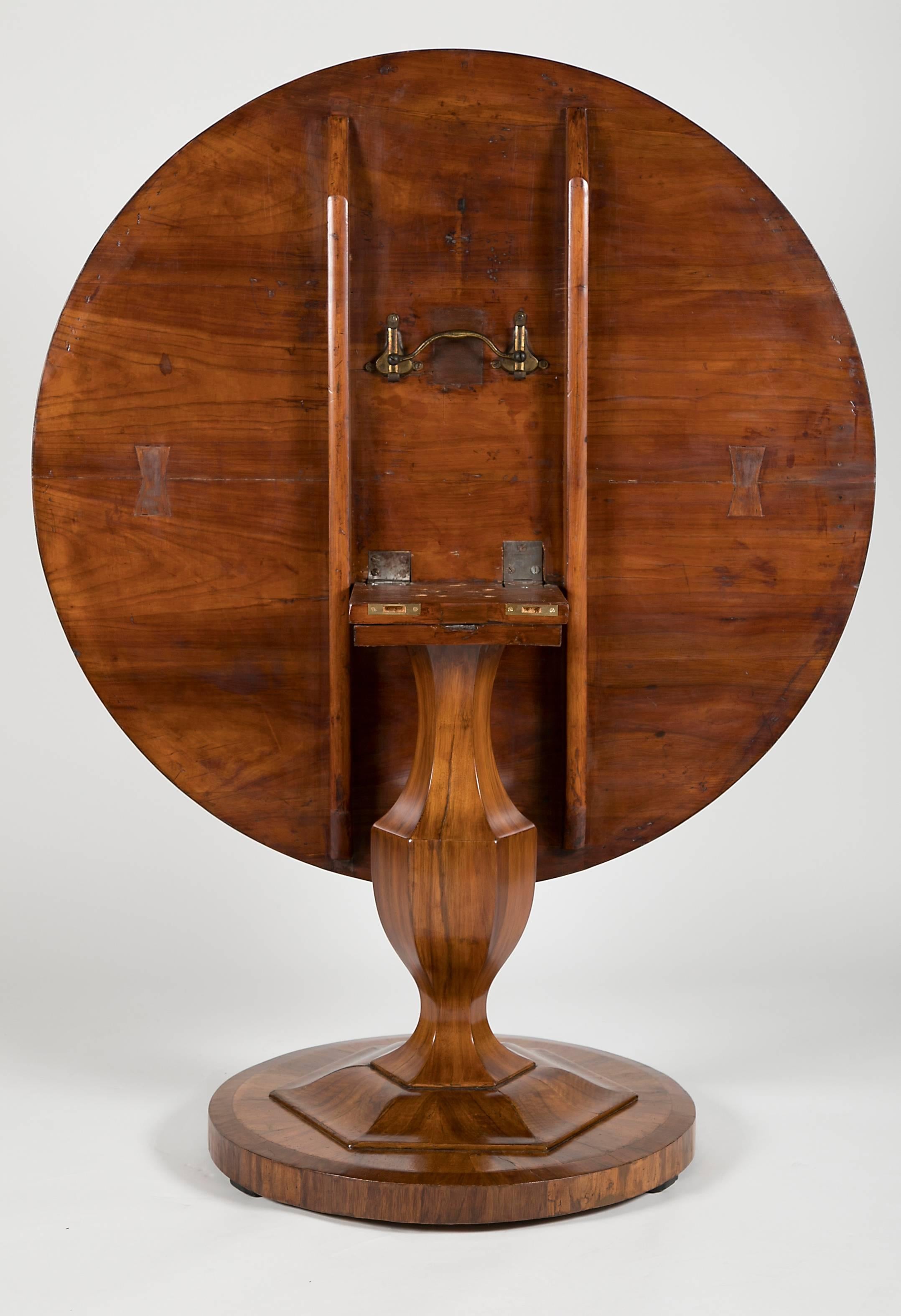 Fine Biedermeier Figured Walnut Centre Table 2