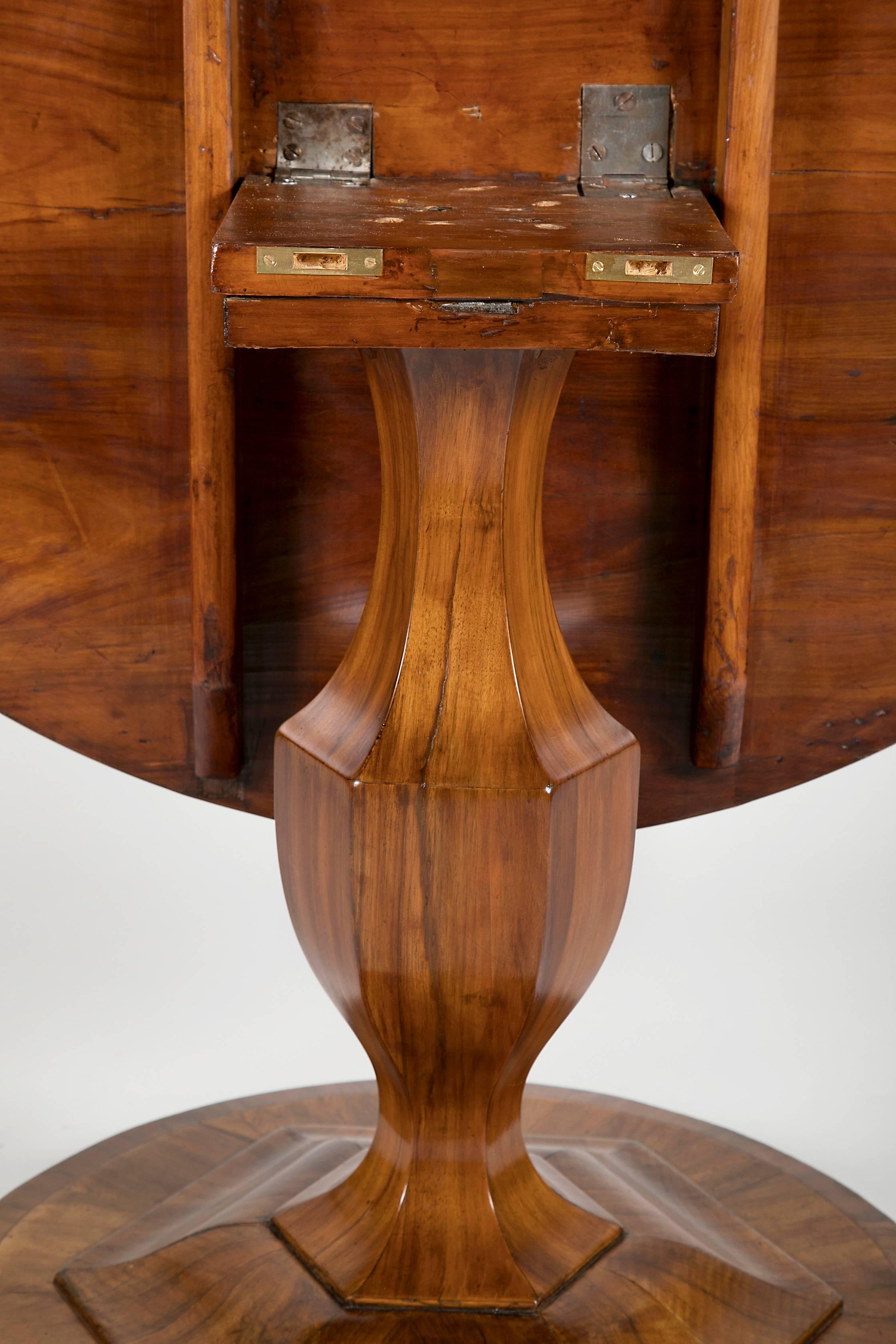 Fine Biedermeier Figured Walnut Centre Table 3