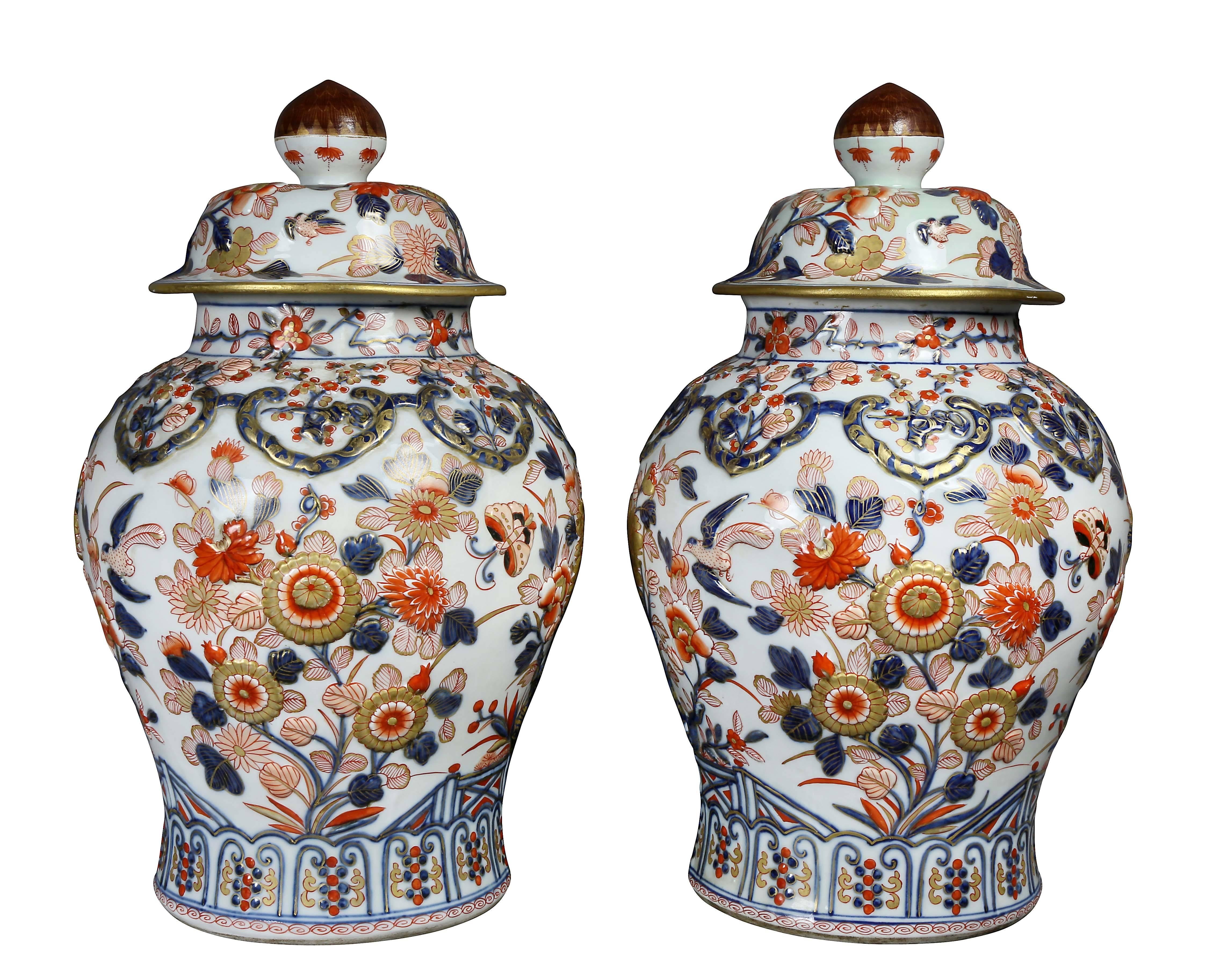 Mid-18th Century Pair of Samson Export Style Covered Temple Jars