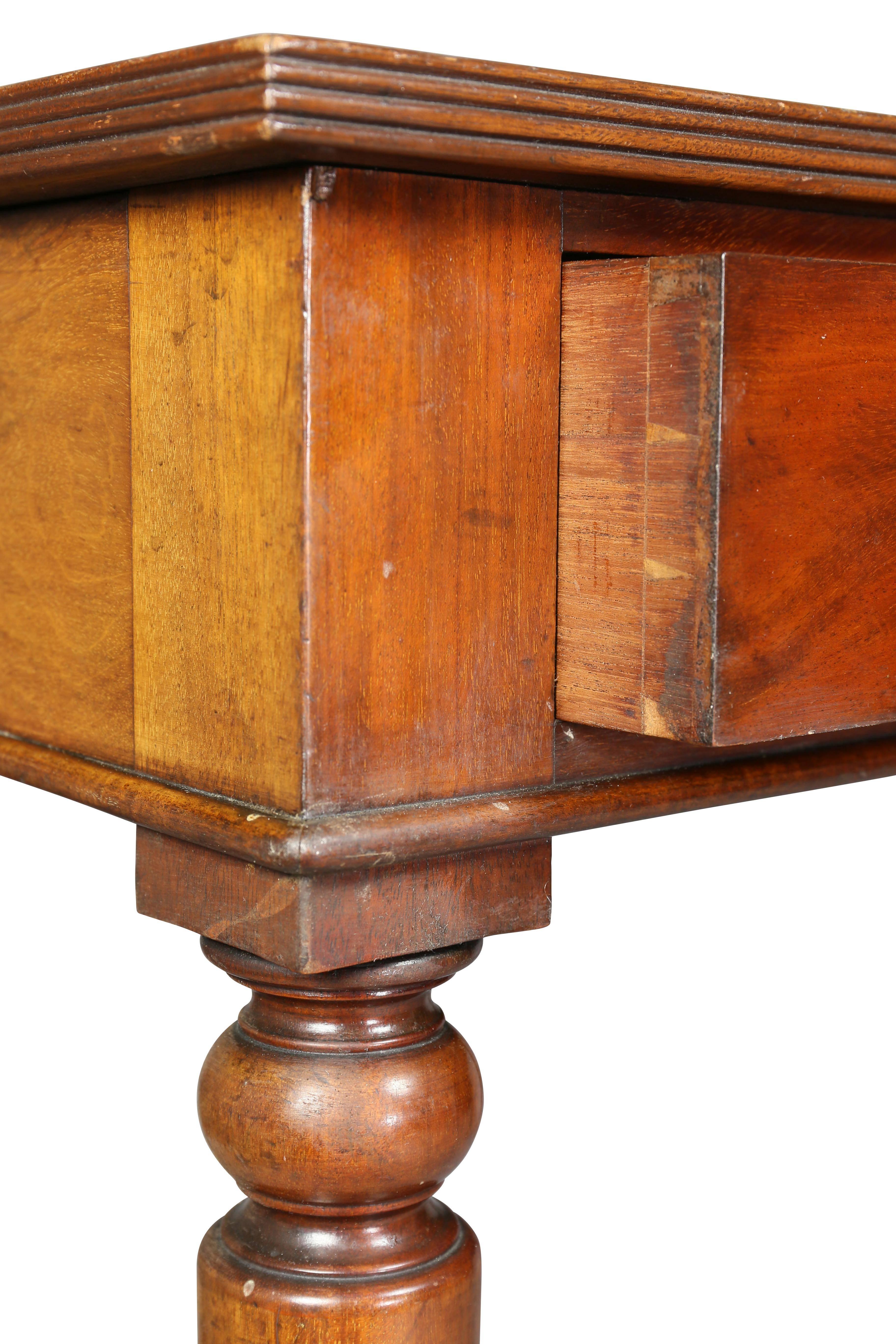 Royal Early Victorian Mahogany Writing Table from Windsor Castle In Good Condition In Essex, MA