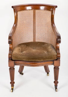 Paire de chaises bergères en acajou et cannage de la fin de la Régence