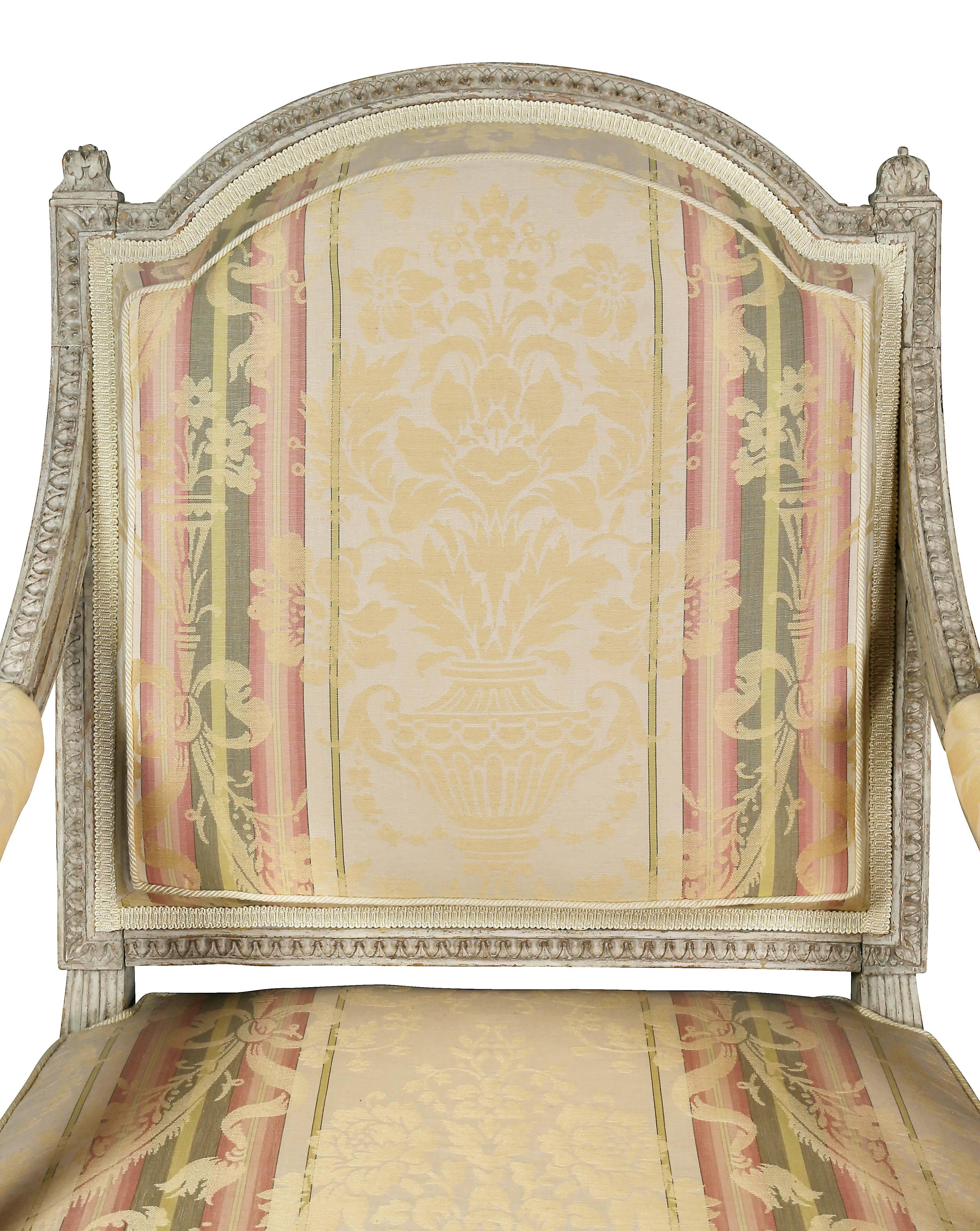 Paar bemalte Fauteuil-Stücke im Louis-XVI-Stil von Claude Sene im Zustand „Gut“ im Angebot in Essex, MA