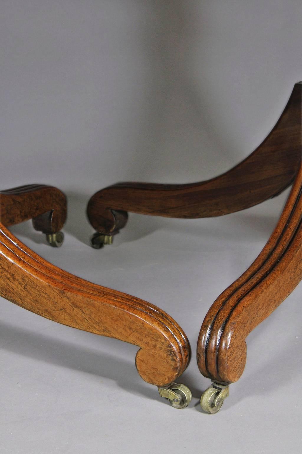 Early 19th Century Regency Mahogany Three-Pedestal Dining Table