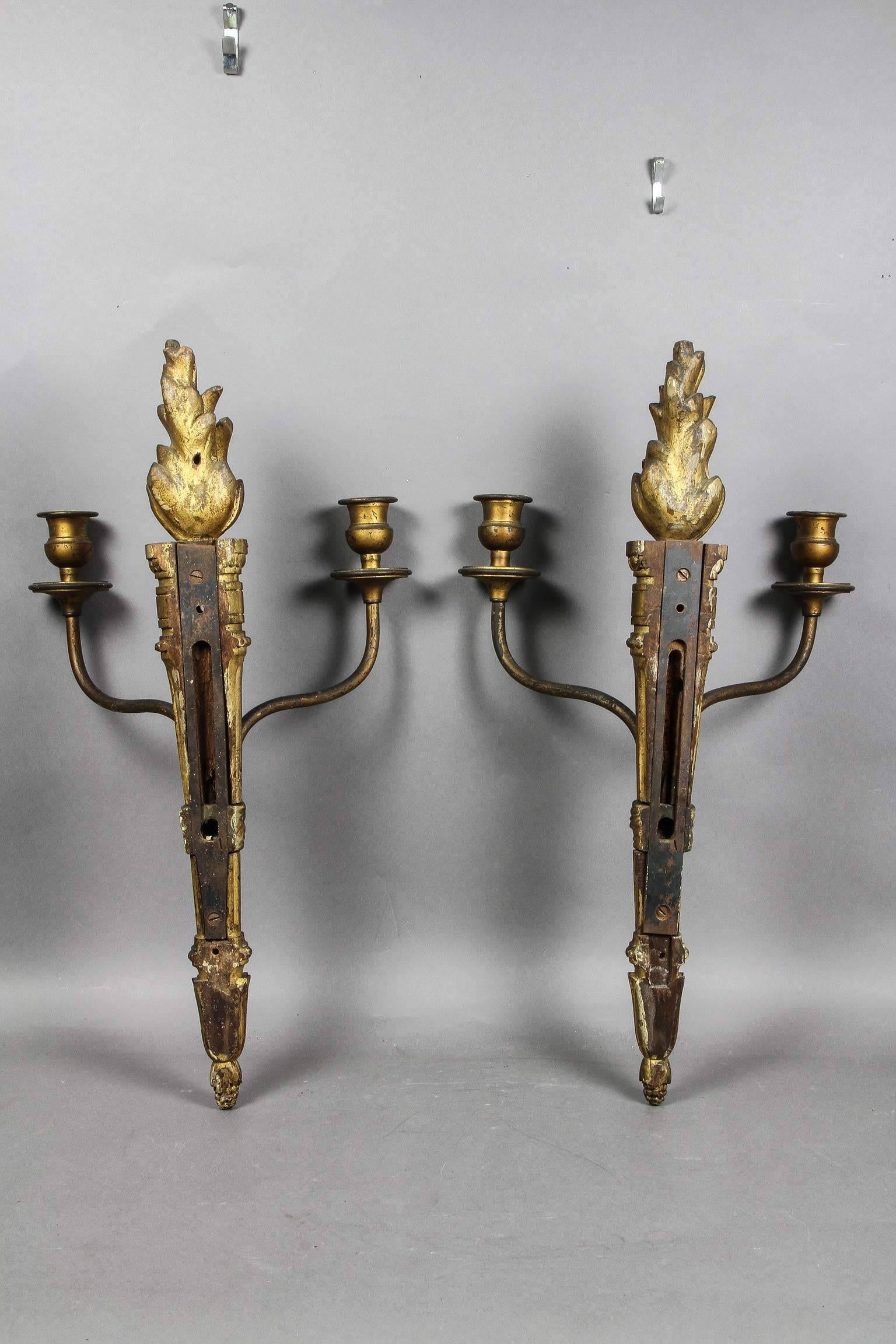 19th Century Pair of Carved Giltwood Wall Lights For Sale