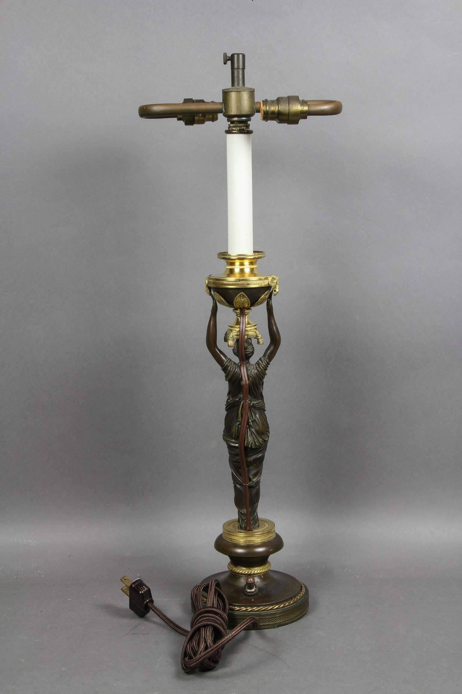 Russische neoklassizistische Kerzenleuchterlampe aus Bronze und Goldbronze (Sonstiges) im Angebot
