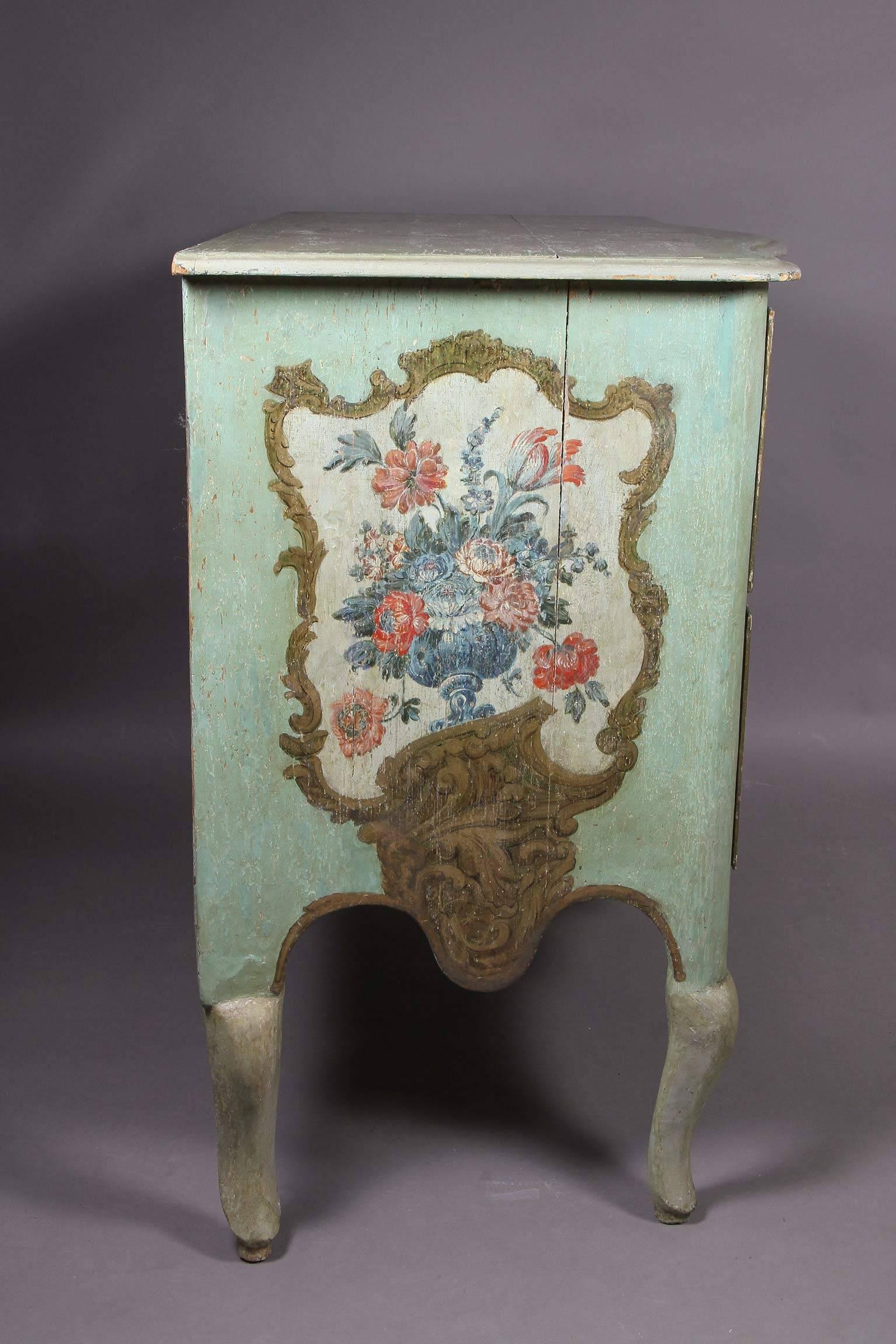 Sicilian Painted Serpentine Commode In Good Condition For Sale In Essex, MA