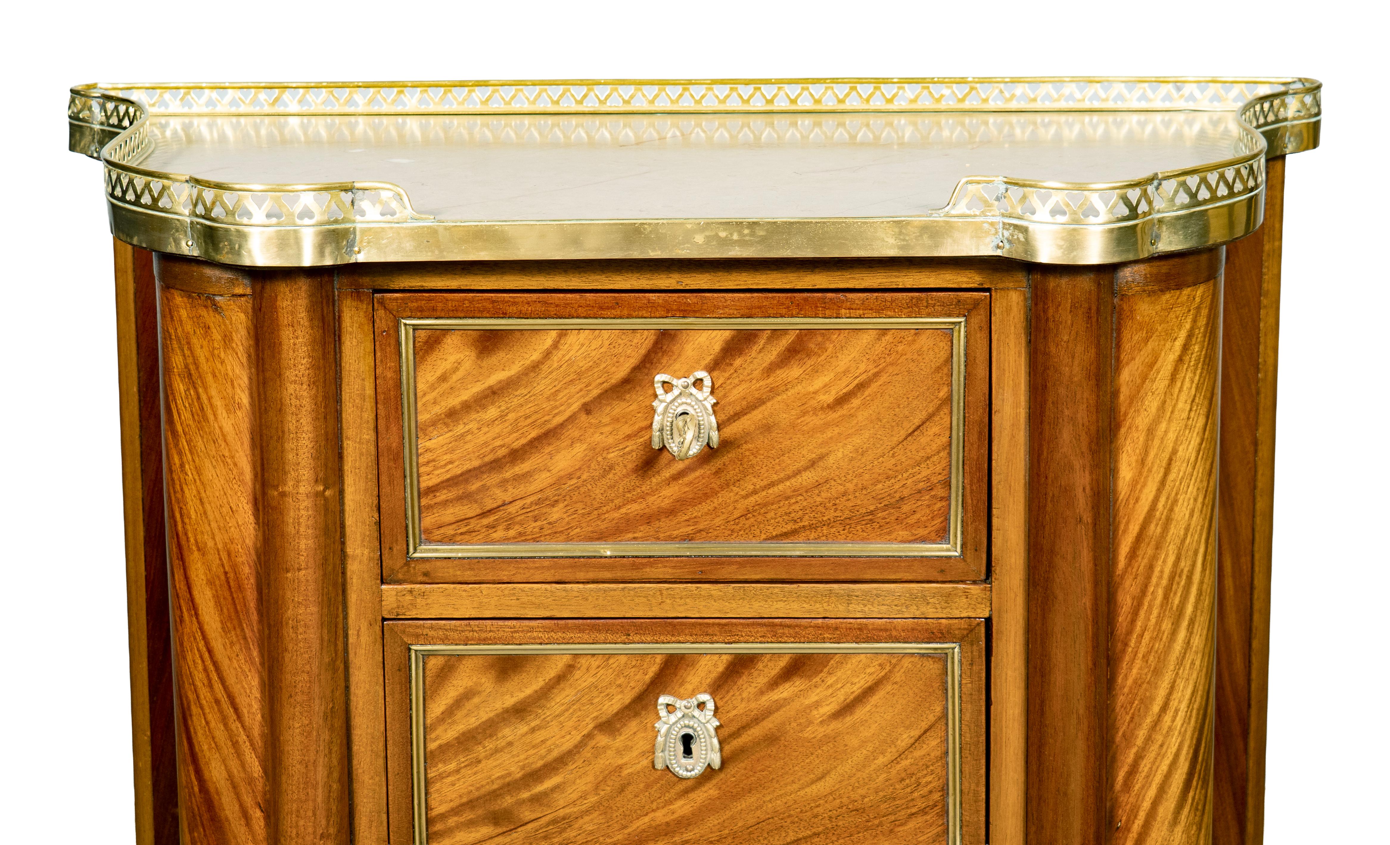 Par De Petit Commodes De Caoba Estilo Luis XVI en venta 4