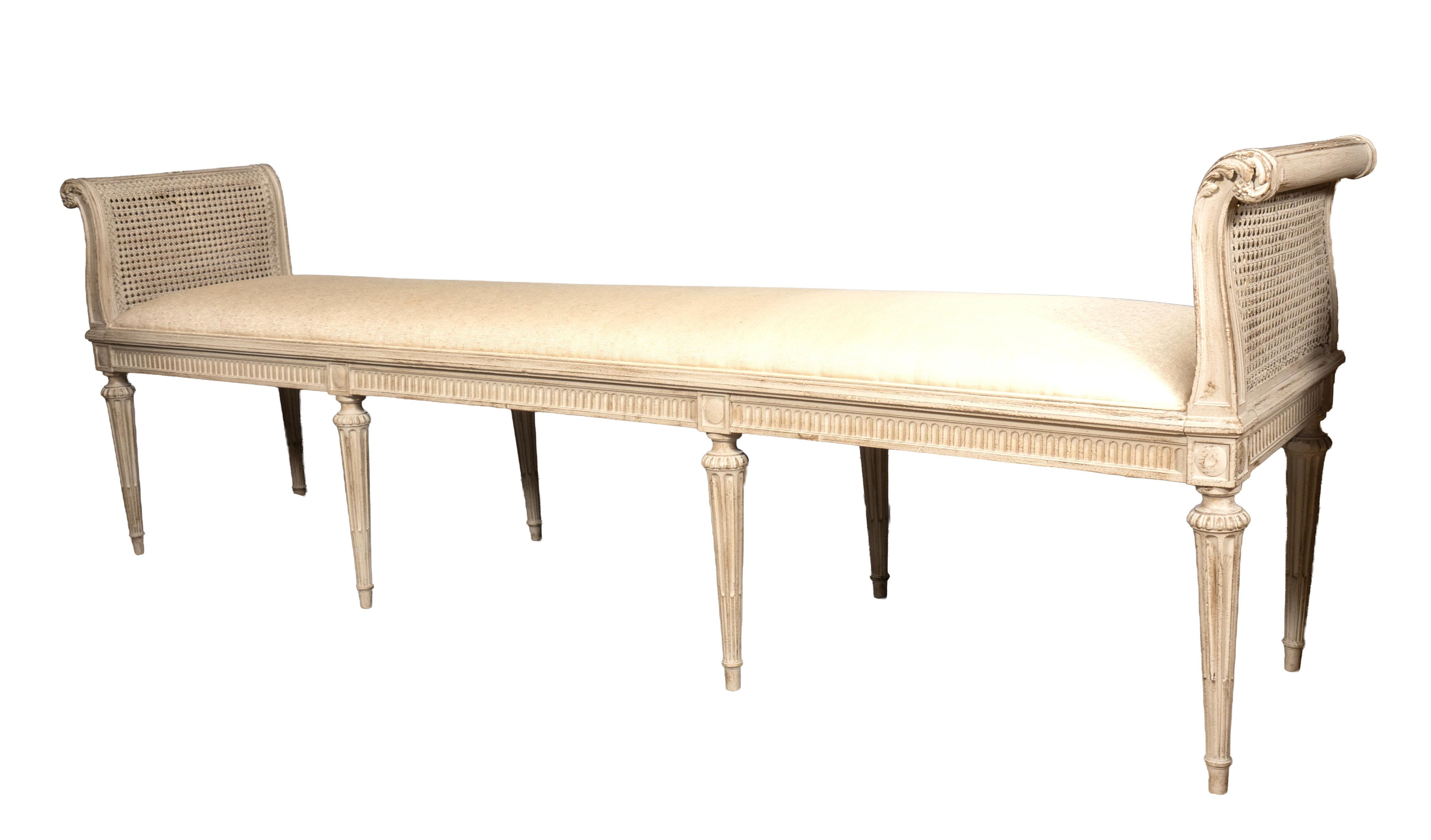 Banc de style Louis XVI peint en crème en vente 5
