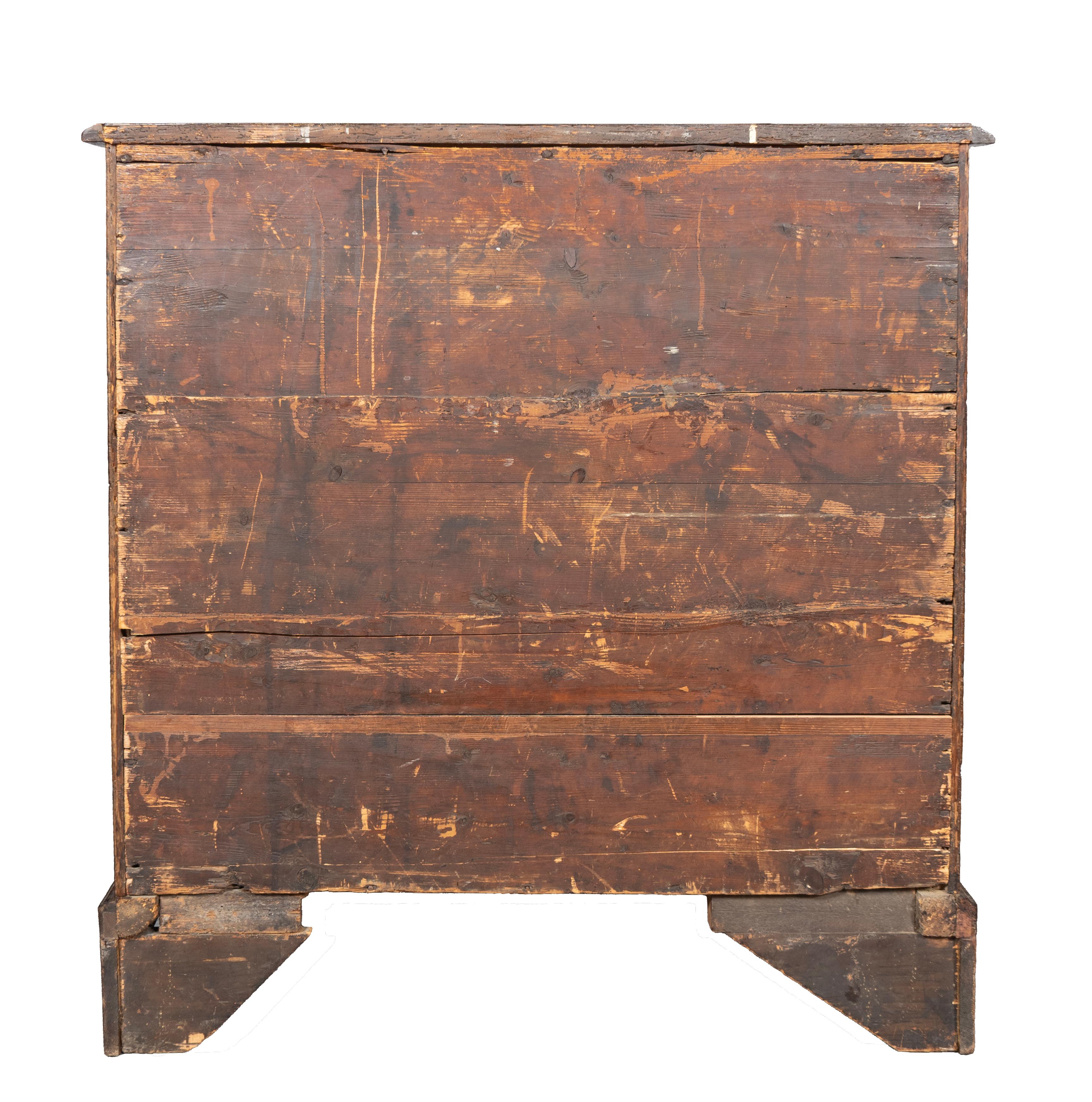 George II Burl Walnut Chest Of Drawers In Good Condition For Sale In Essex, MA