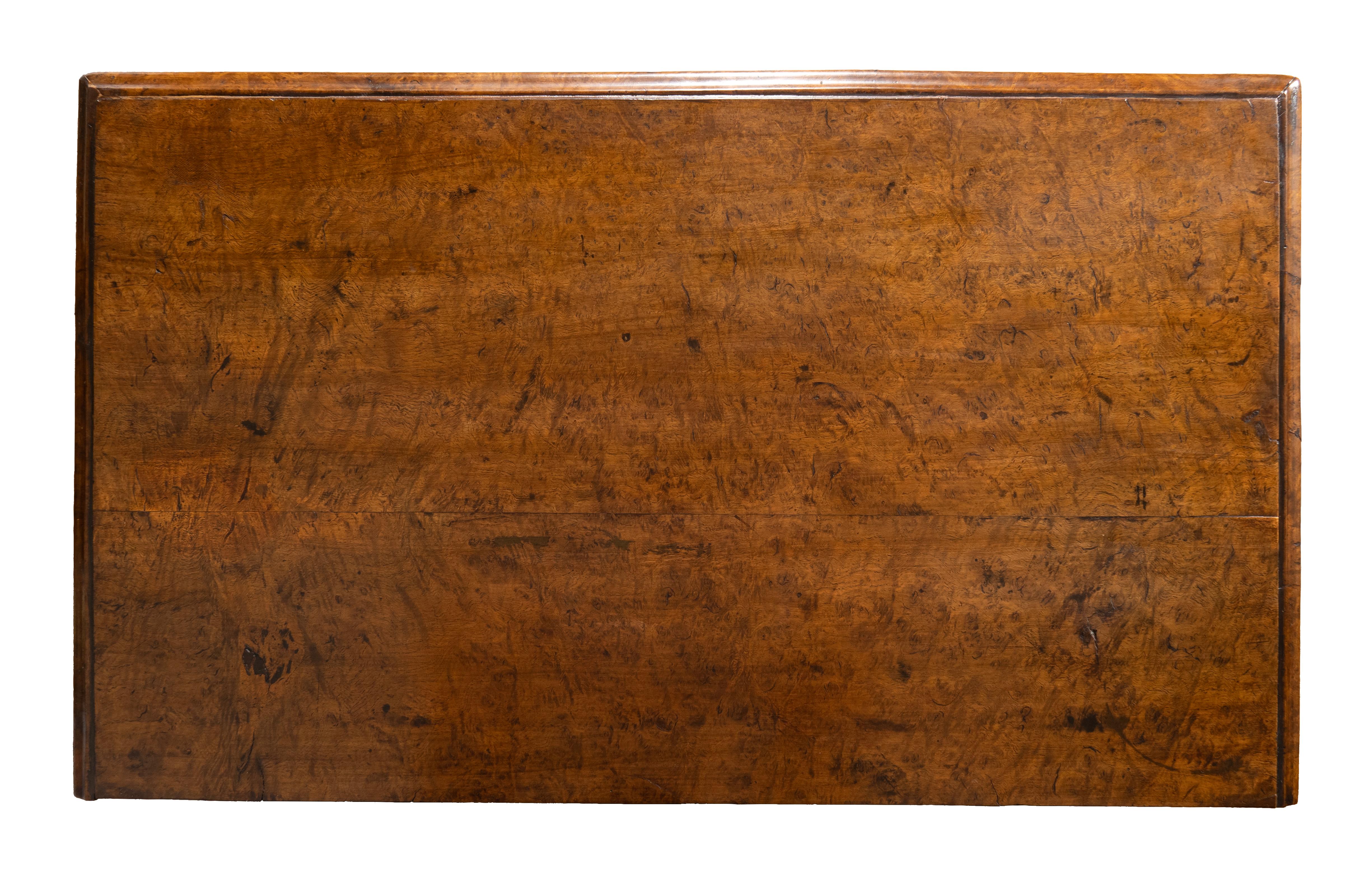 George II Burl Walnut Chest Of Drawers For Sale 5