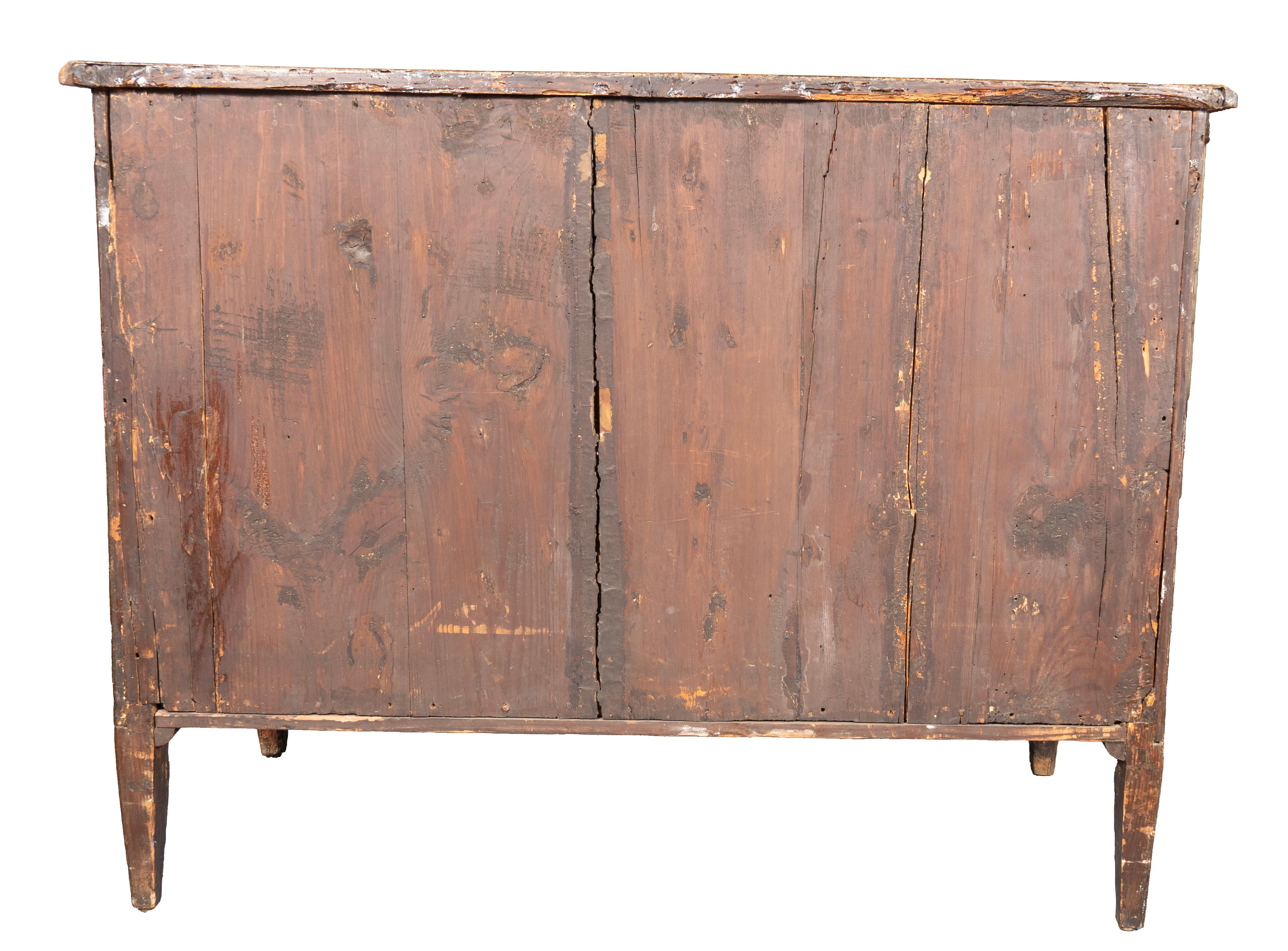 Italian Neoclassic Walnut Commode In Good Condition For Sale In Essex, MA