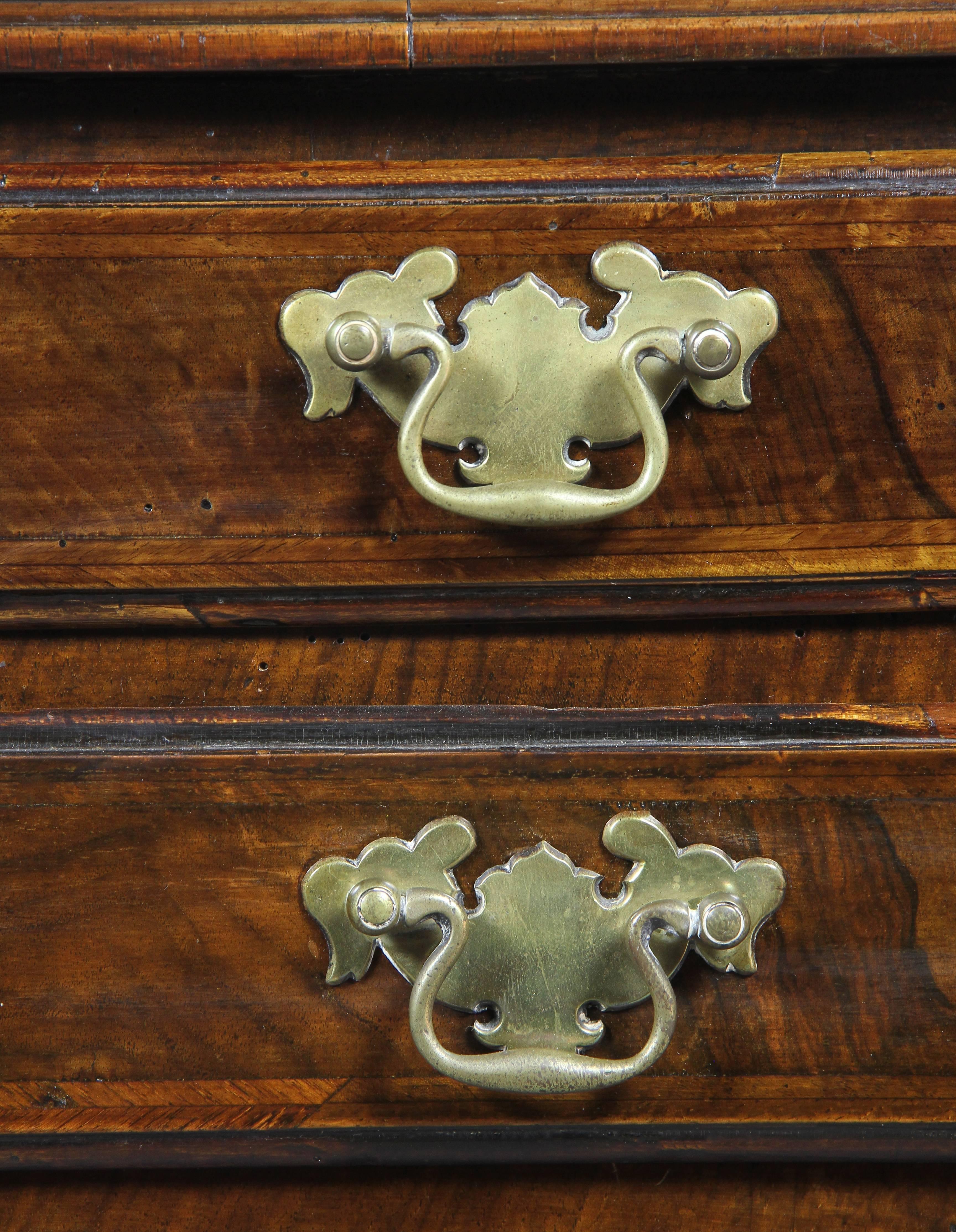 Table d'appoint en noyer George II en vente 3