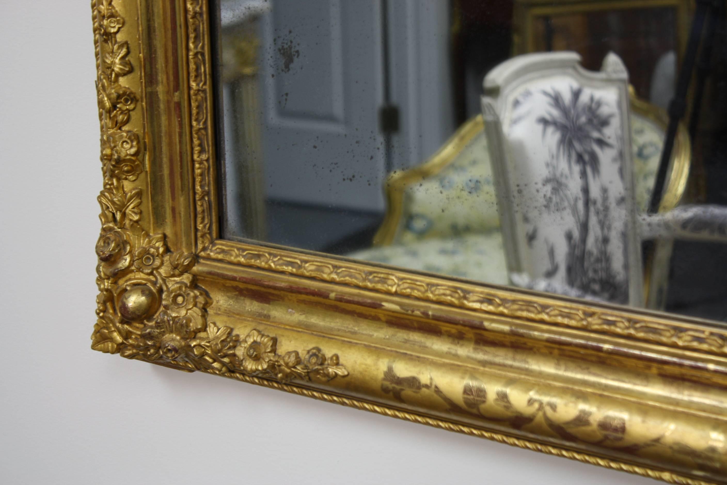 XIXe siècle Miroir français d'époque Charles X en bois doré en vente