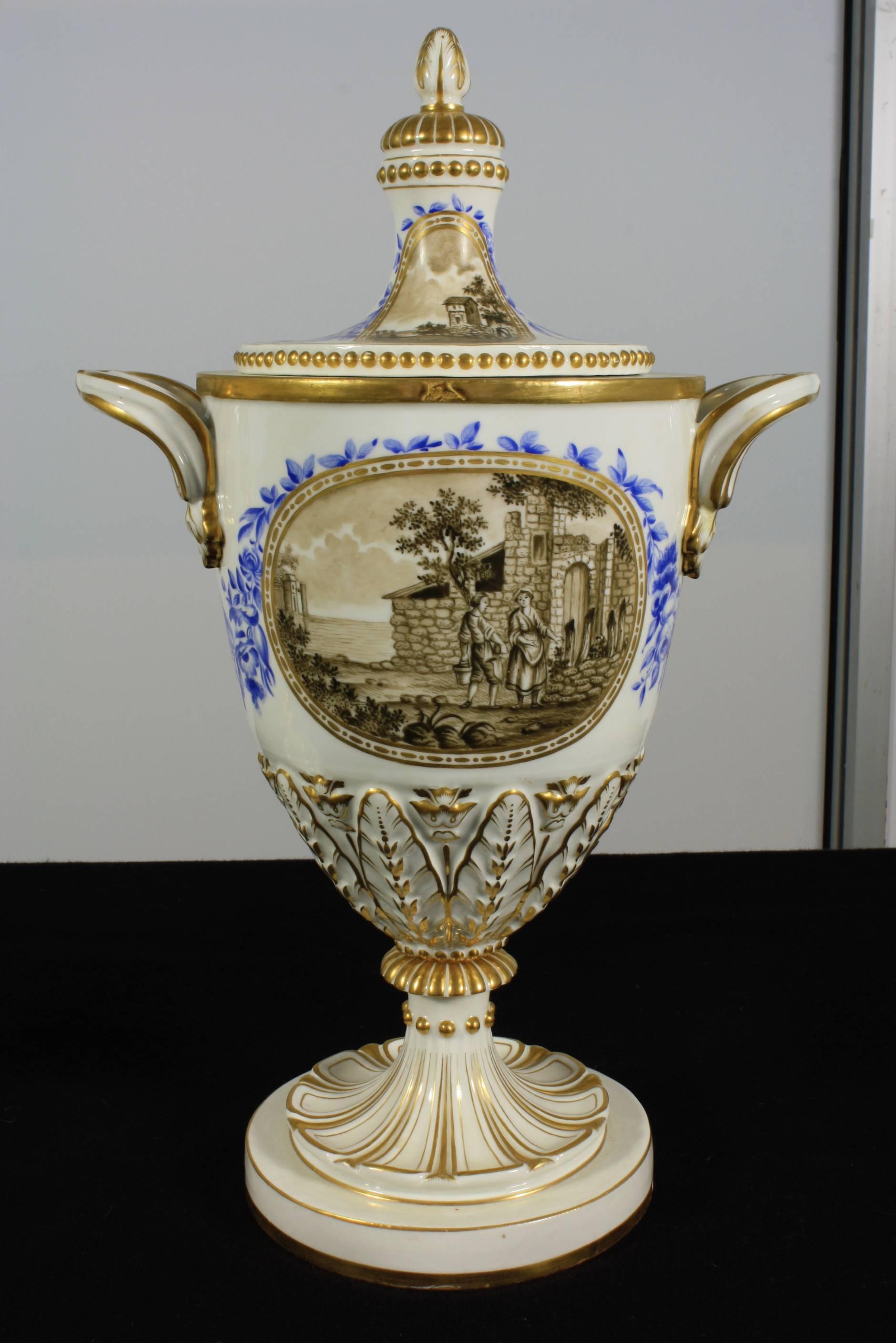 Neoklassizistische italienische Urnen mit Deckel, Paar (19. Jahrhundert) im Angebot