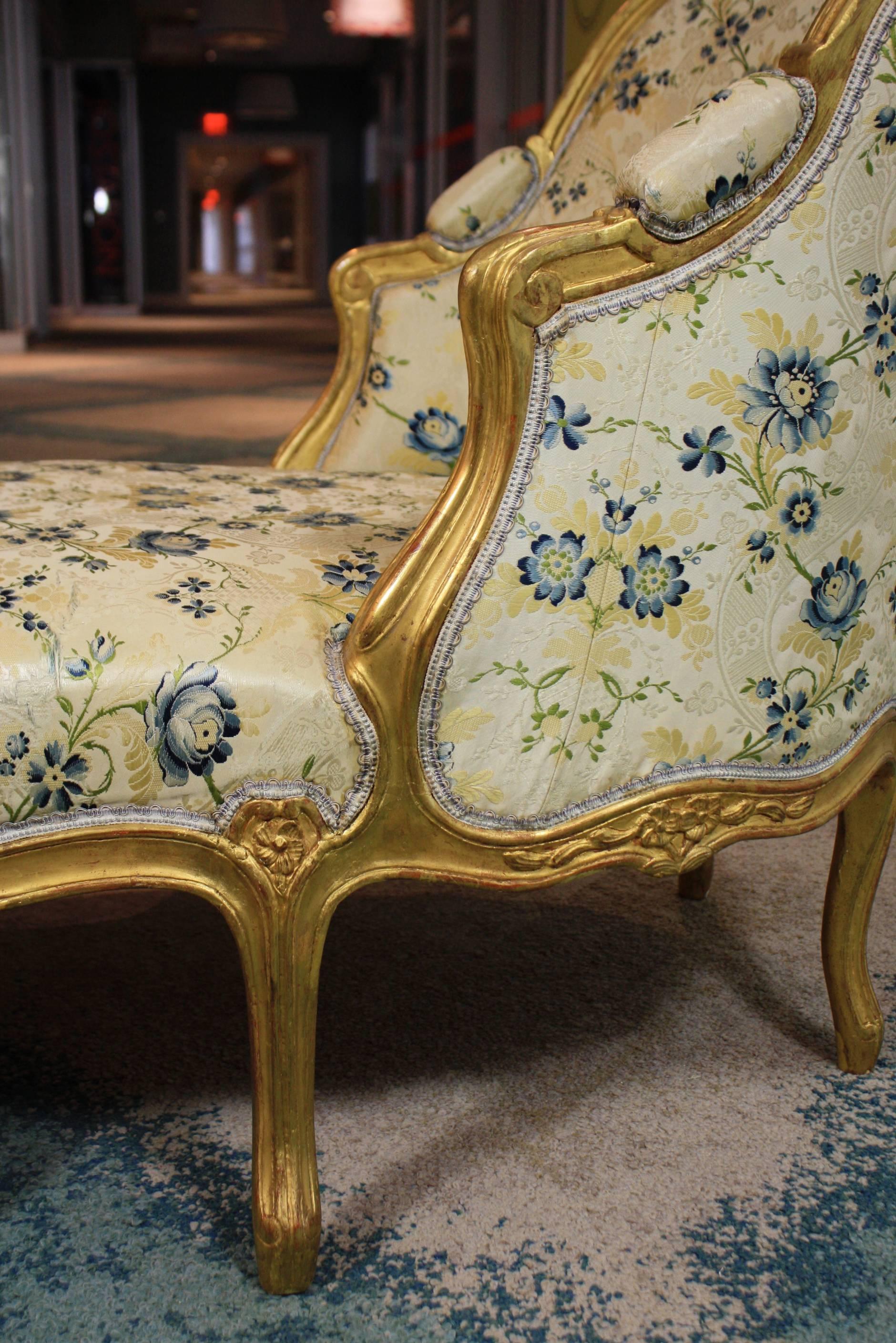 French Louis XV Style Giltwood Chaise Longue For Sale