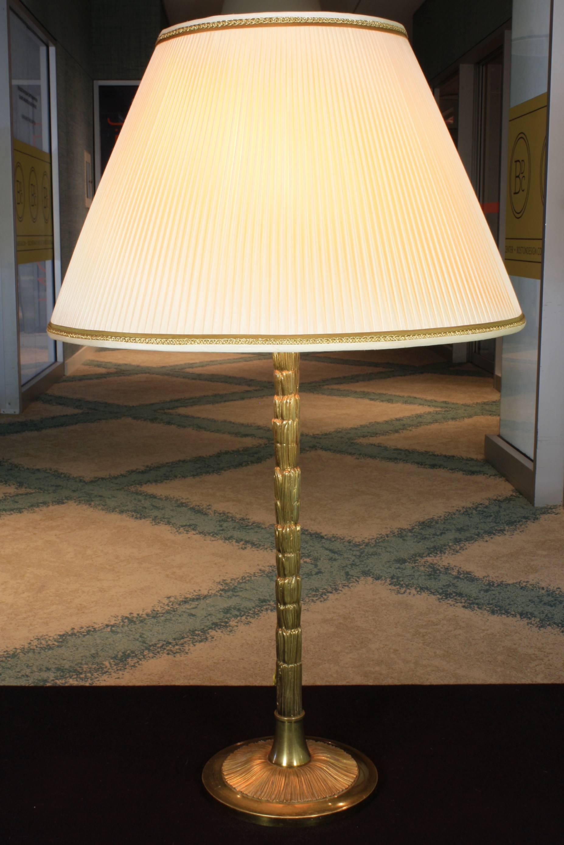 A beautiful gilt-bronze table lamp with acanthus details by the renowned French manufacturer, Maison Baguès, with a custom-made pleated silk shade. The lamp has been rewired for U.S.